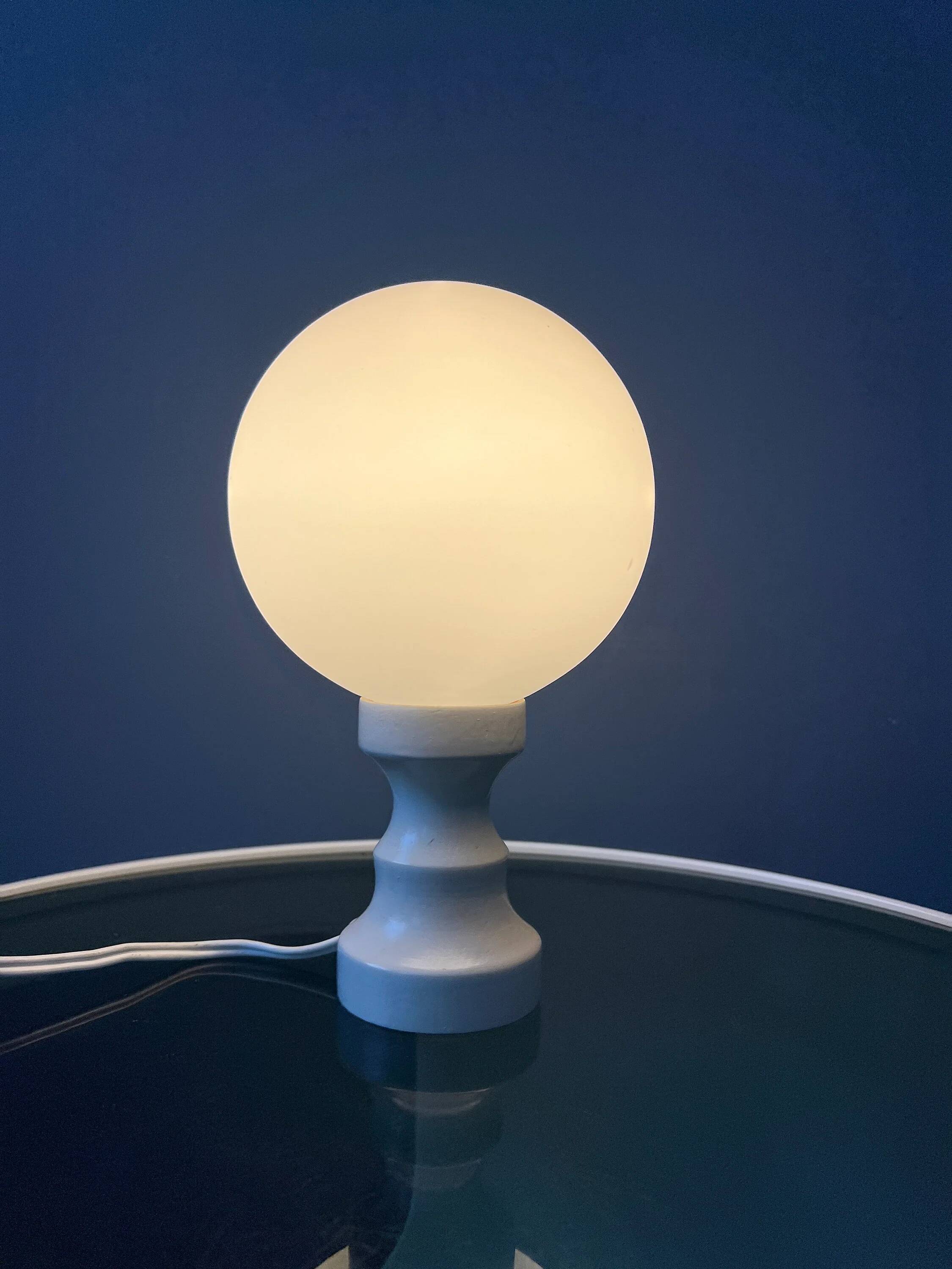 Lampe de table Space Age blanche en verre opalin