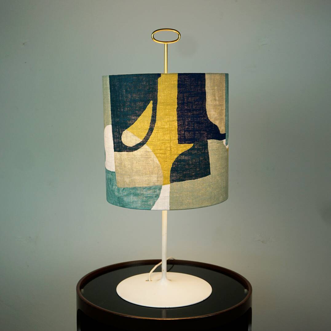 Austrian Mid-Century Table Lamp, White Lacquered with Brass Elements, Attributed to J.T. Kalmar