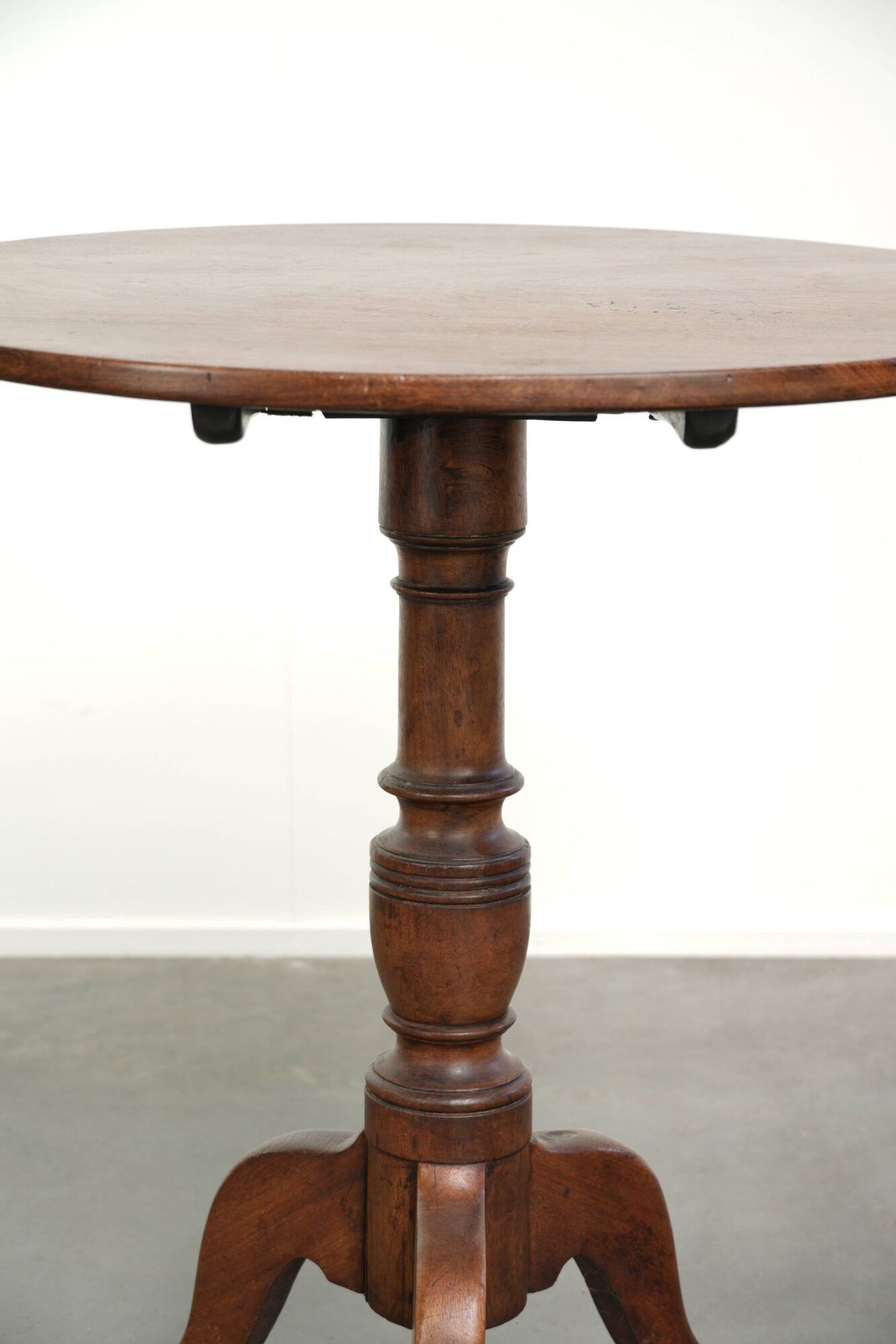 Nice antique English tilt-top table with a wonderful patina