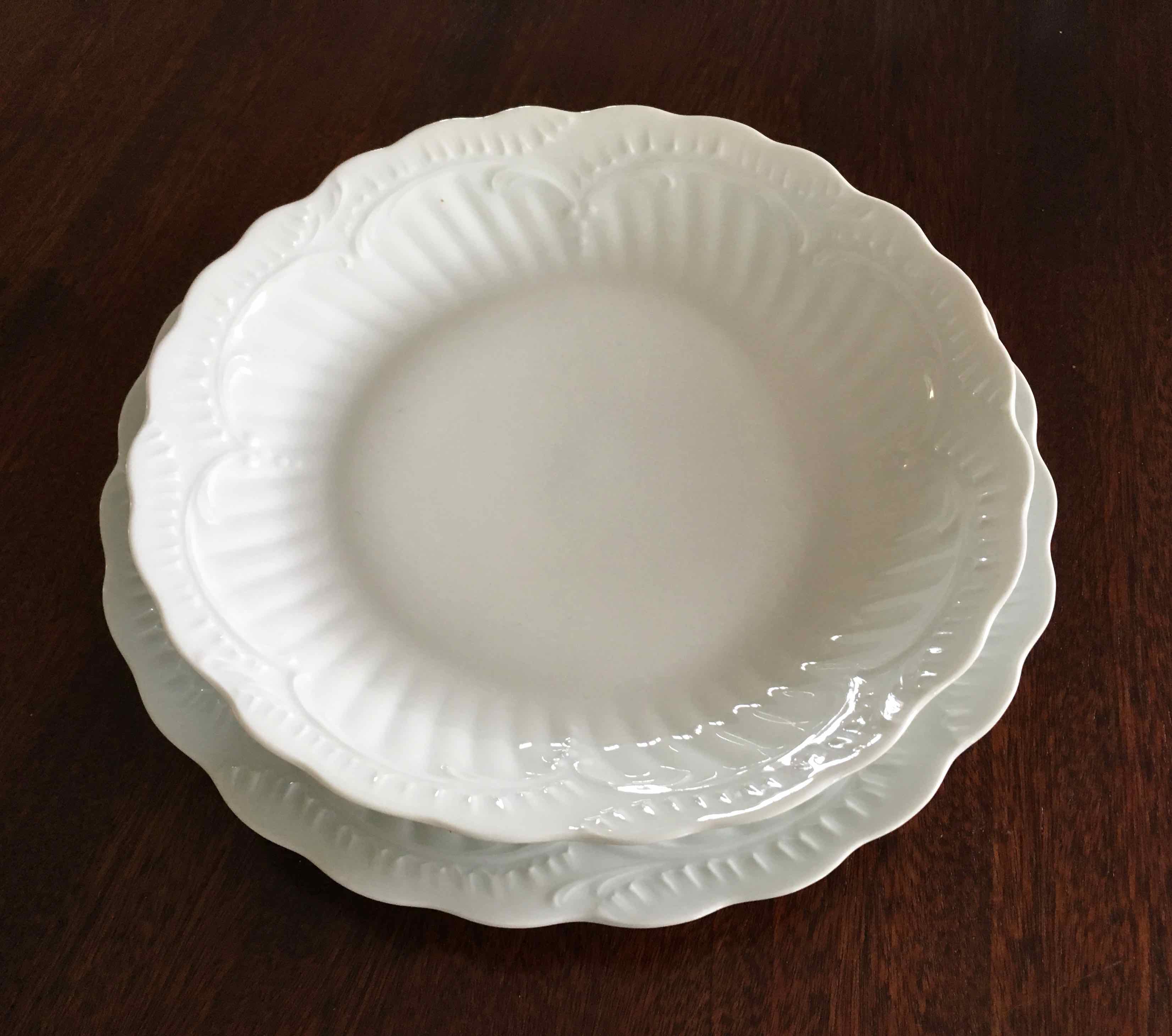Set de 24 assiettes porcelaine fine de Limoges