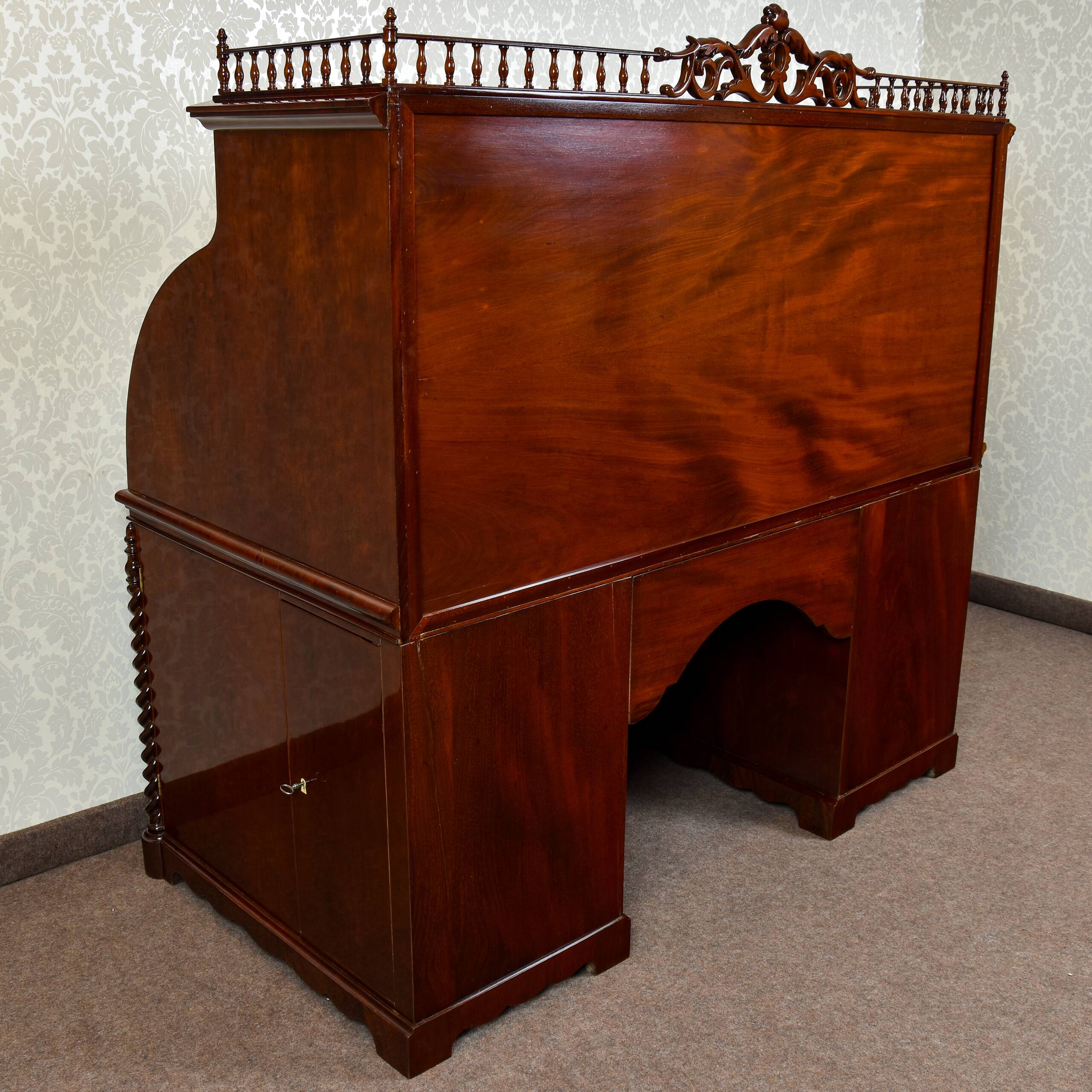 Large cylinder desk Louis-Philippe in mahogany and maple - 1840-1860