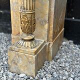 Cheminée de style Louis XVI en marbre jaune de Sienne et bronzes