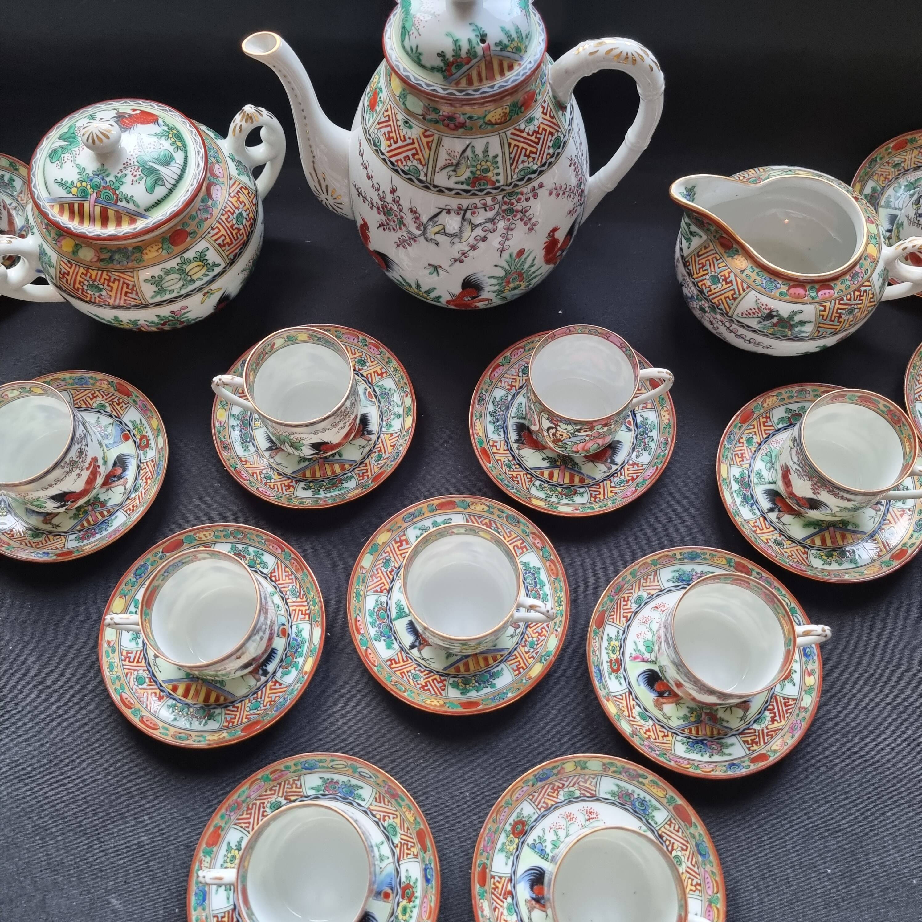 Exclusive vintage treasure: 26-piece Macau porcelain coffee service