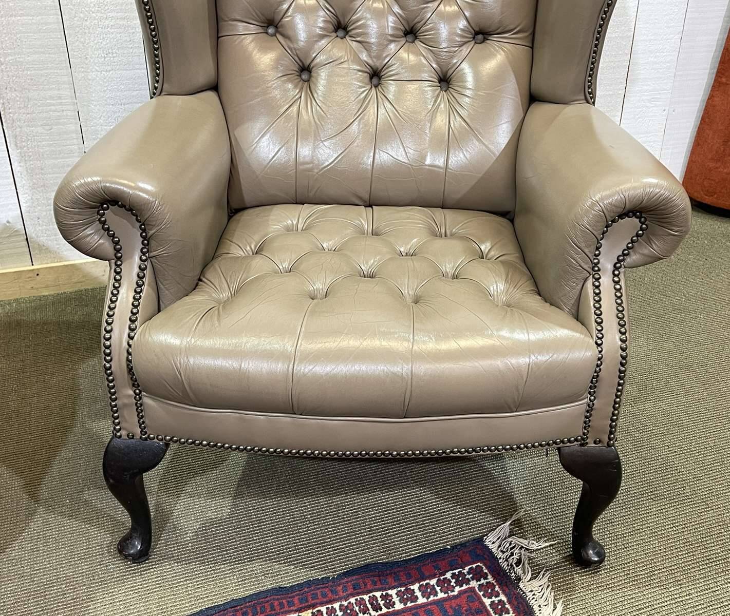 Pair of high-backed Chesterfield armchairs with 1 leather footrest