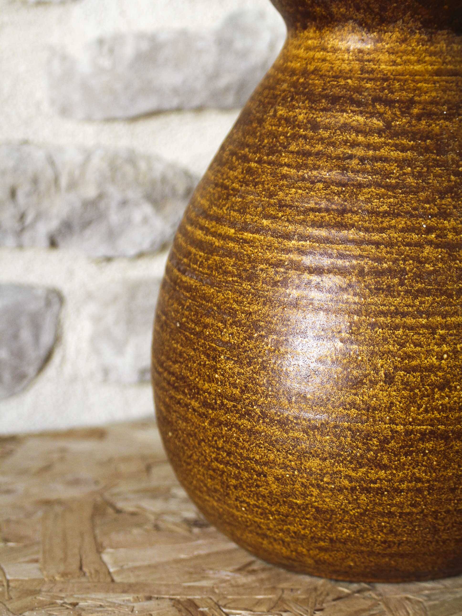 Accolay brown ceramic vase
