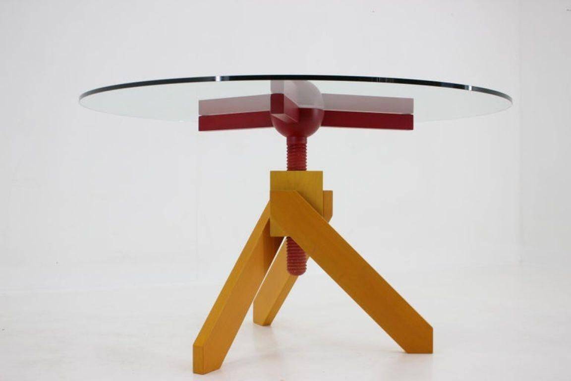 Italian Postmodern Adjustable "Screw" Dining Table and Four Stools in the Style