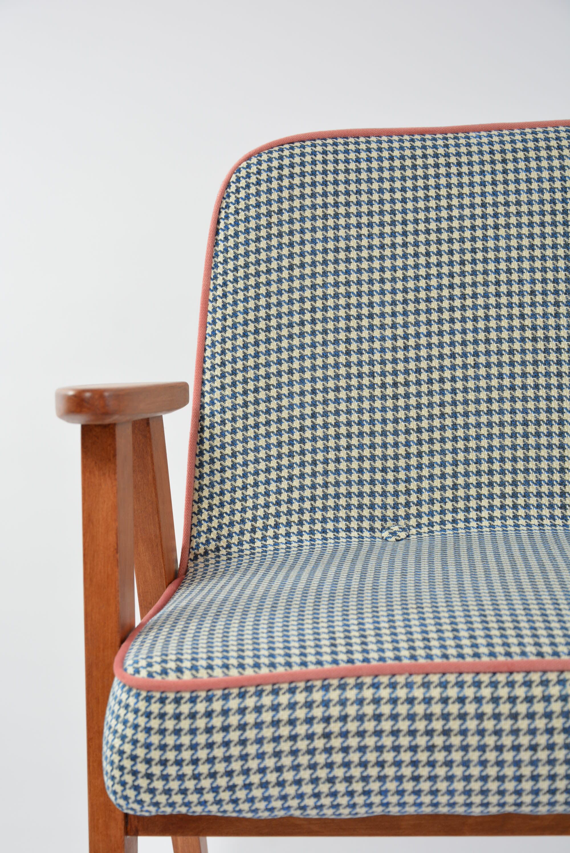 Fauteuil 366 pieds de poule bleu