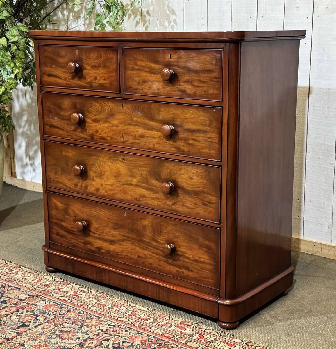 Commode anglaise Victorienne XIXème en acajou