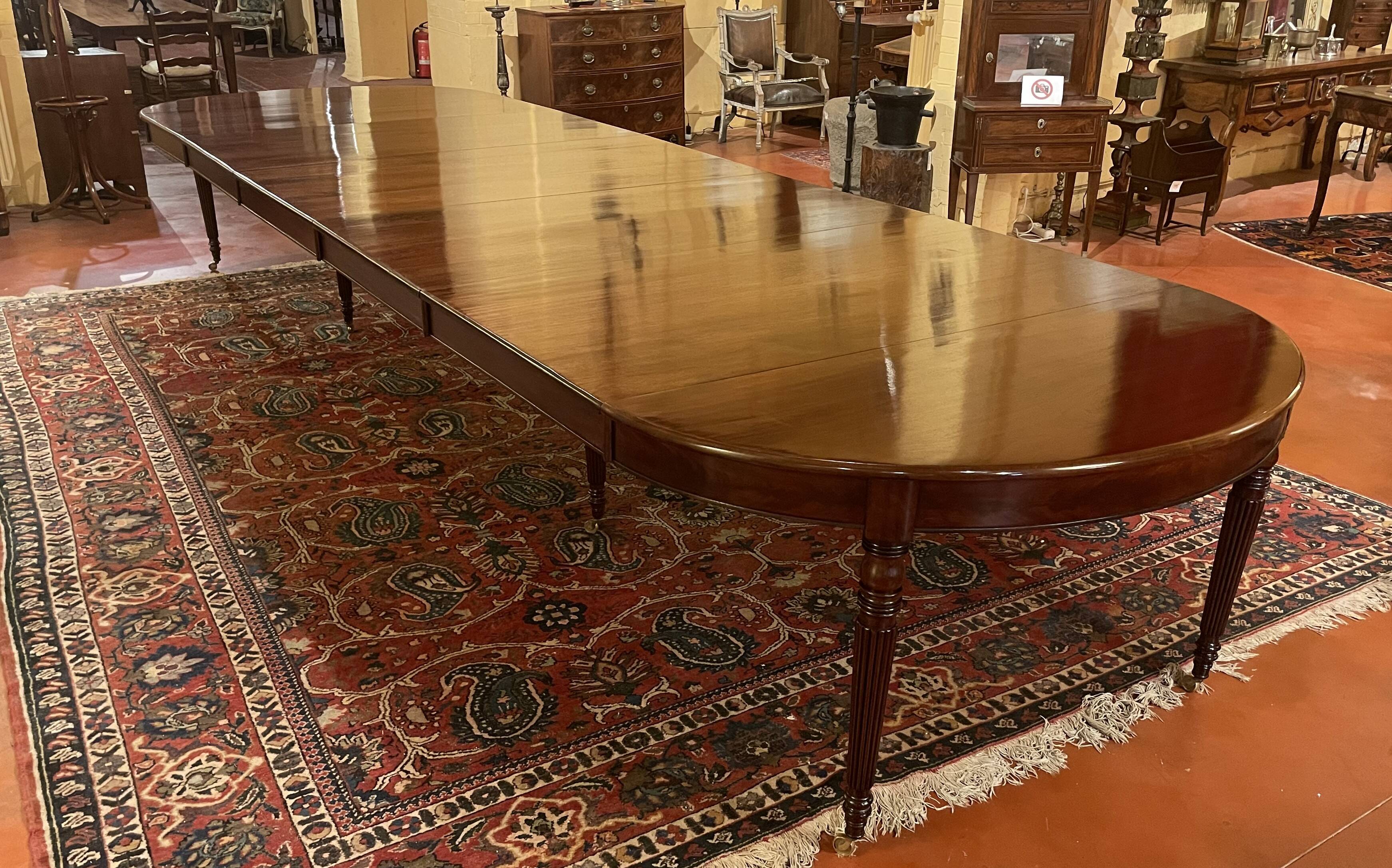 Extensible dining table from the Louis XVI period in mahogany with a banded top.