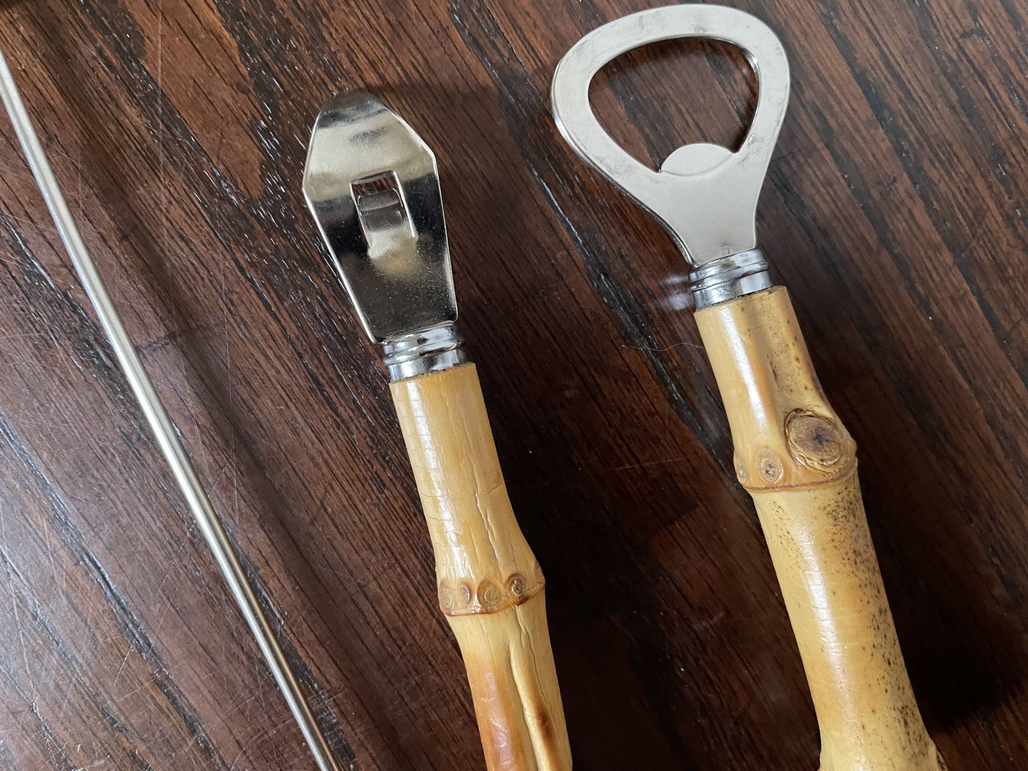 Couverts de service ouvre-bouteilles manches bambou