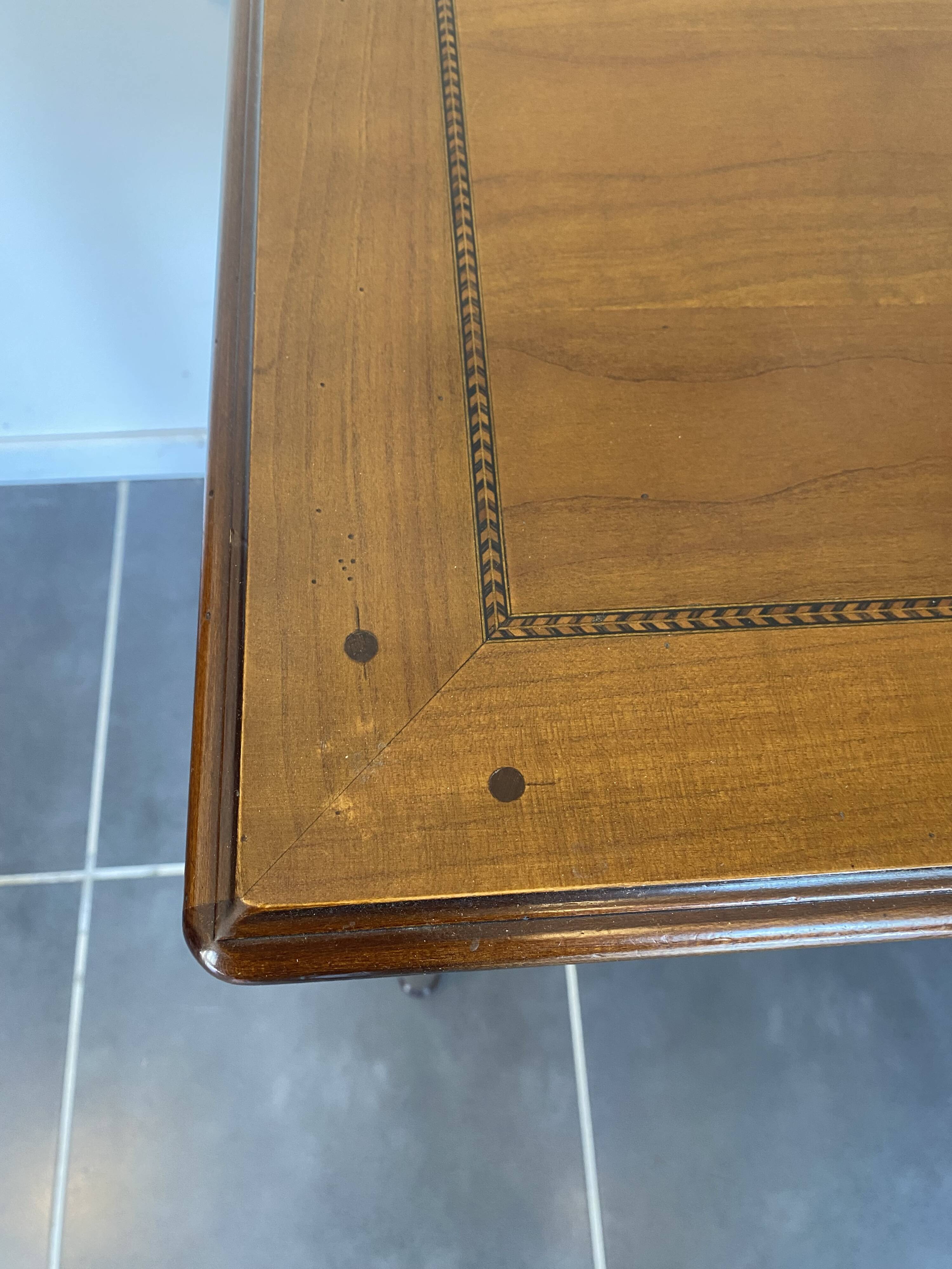Antique cherry wood desk with marquetry, 2 drawers and 2 shelves, 112x60 h76cm.