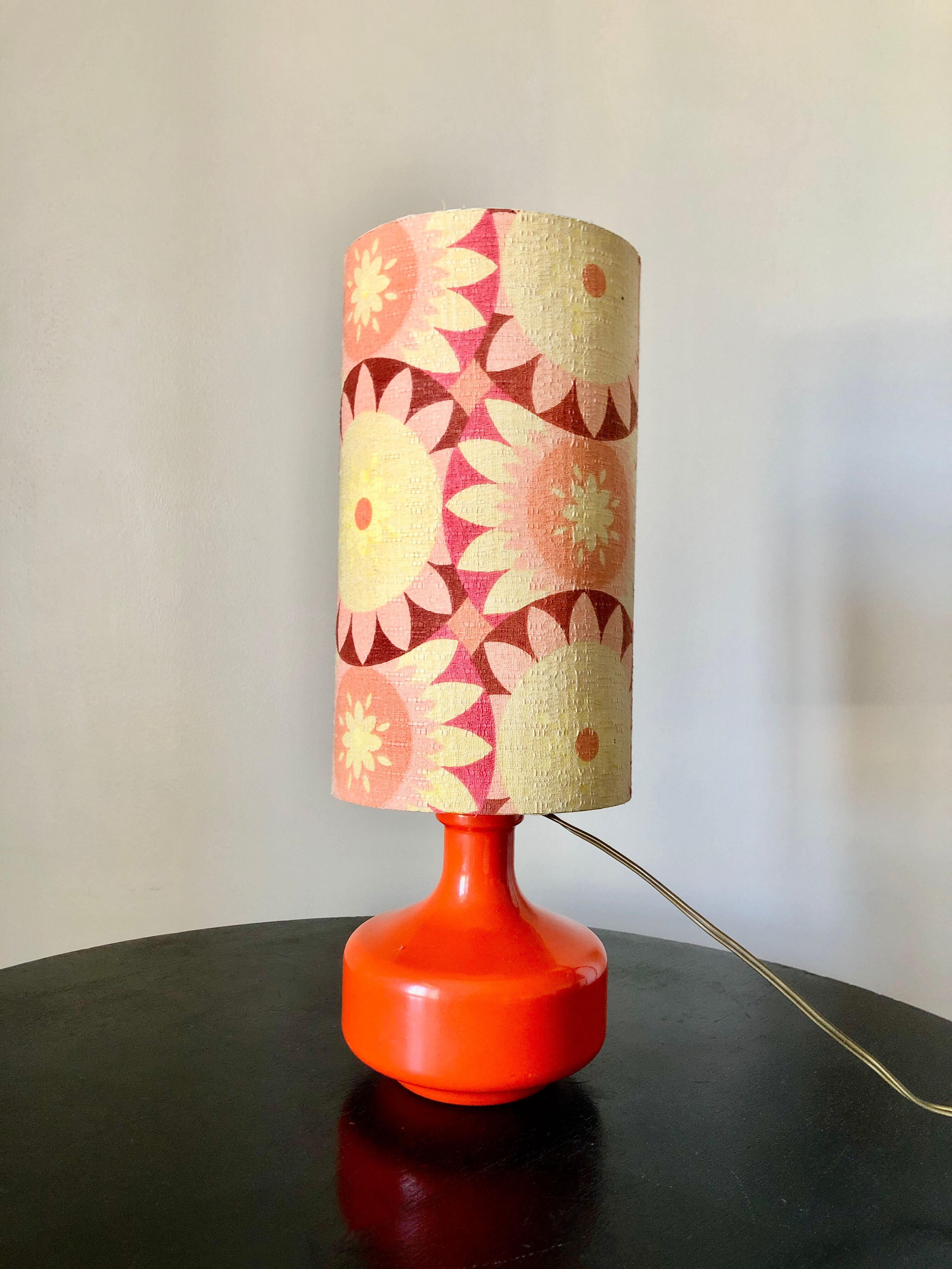 Lampe orange à fleurs 1970