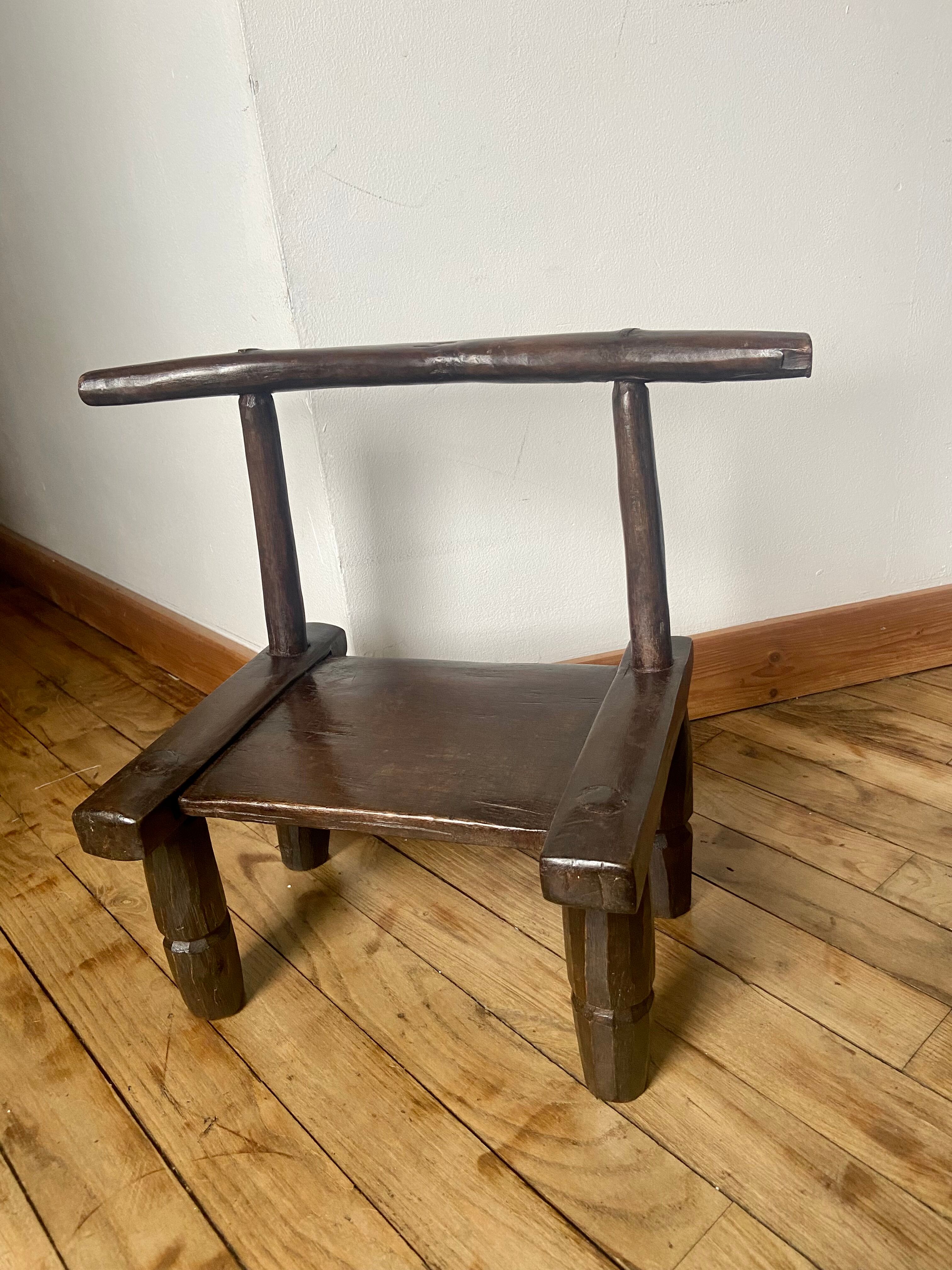 Chaise basse baoulé