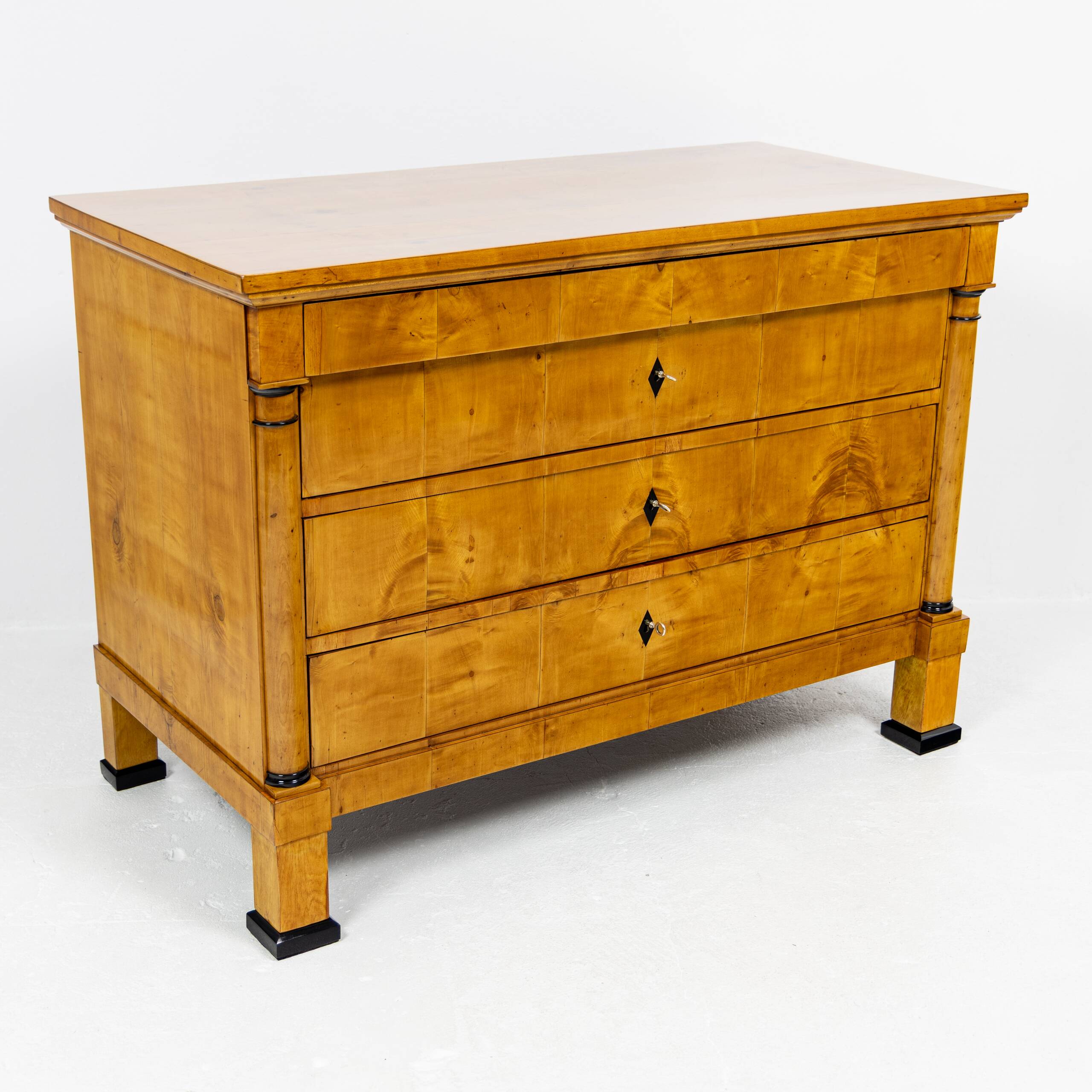 Biedermeier commode in birch veneer 1820-1830