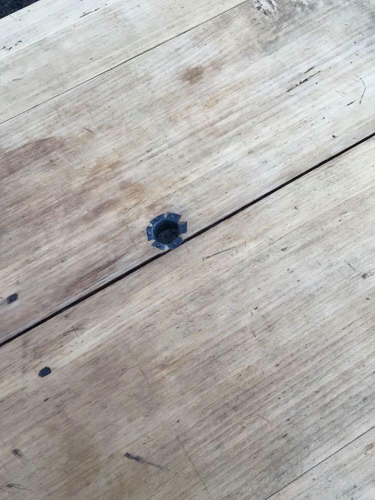 Bi-colored farm table