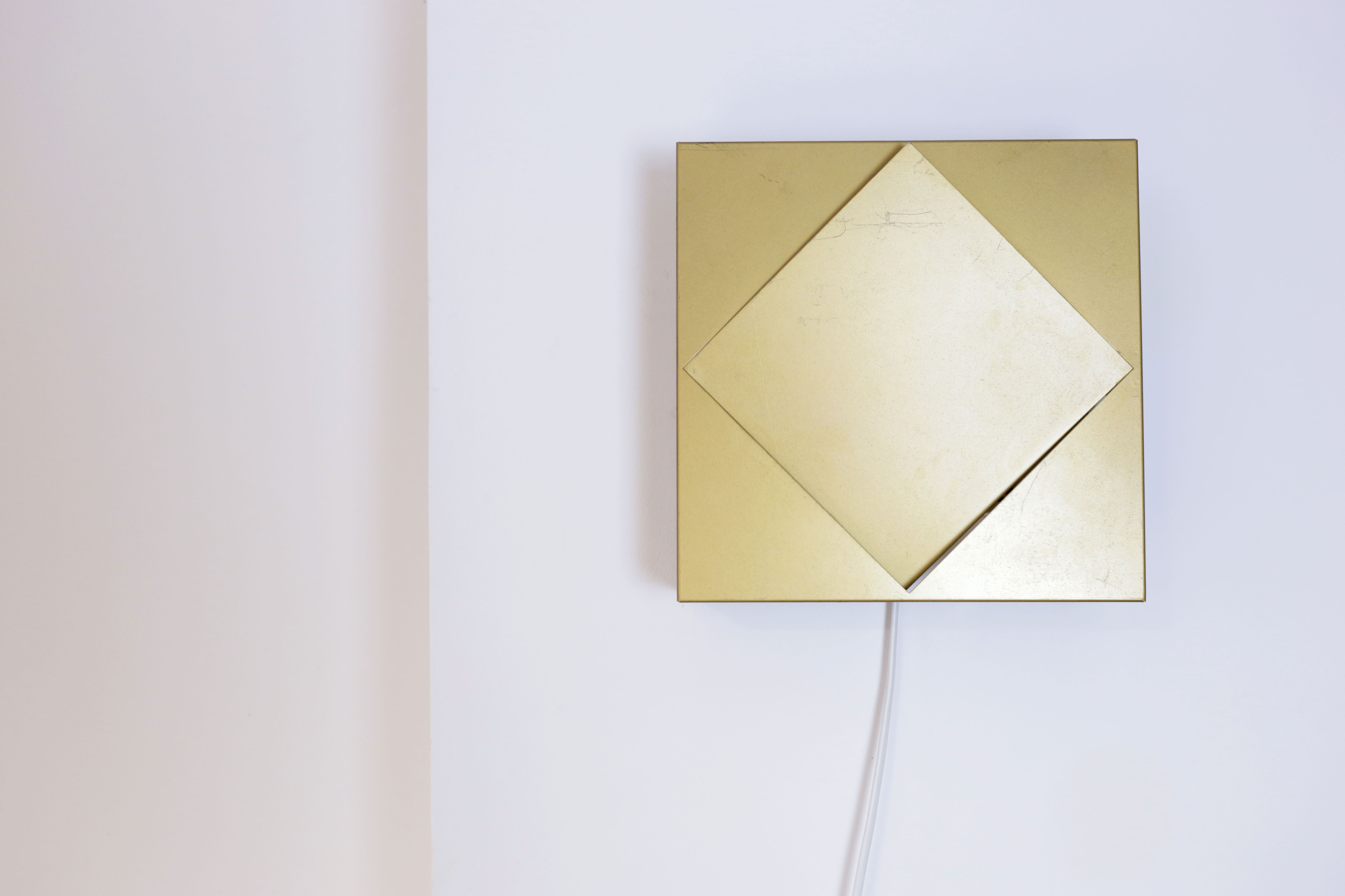 Golden wall light Raak