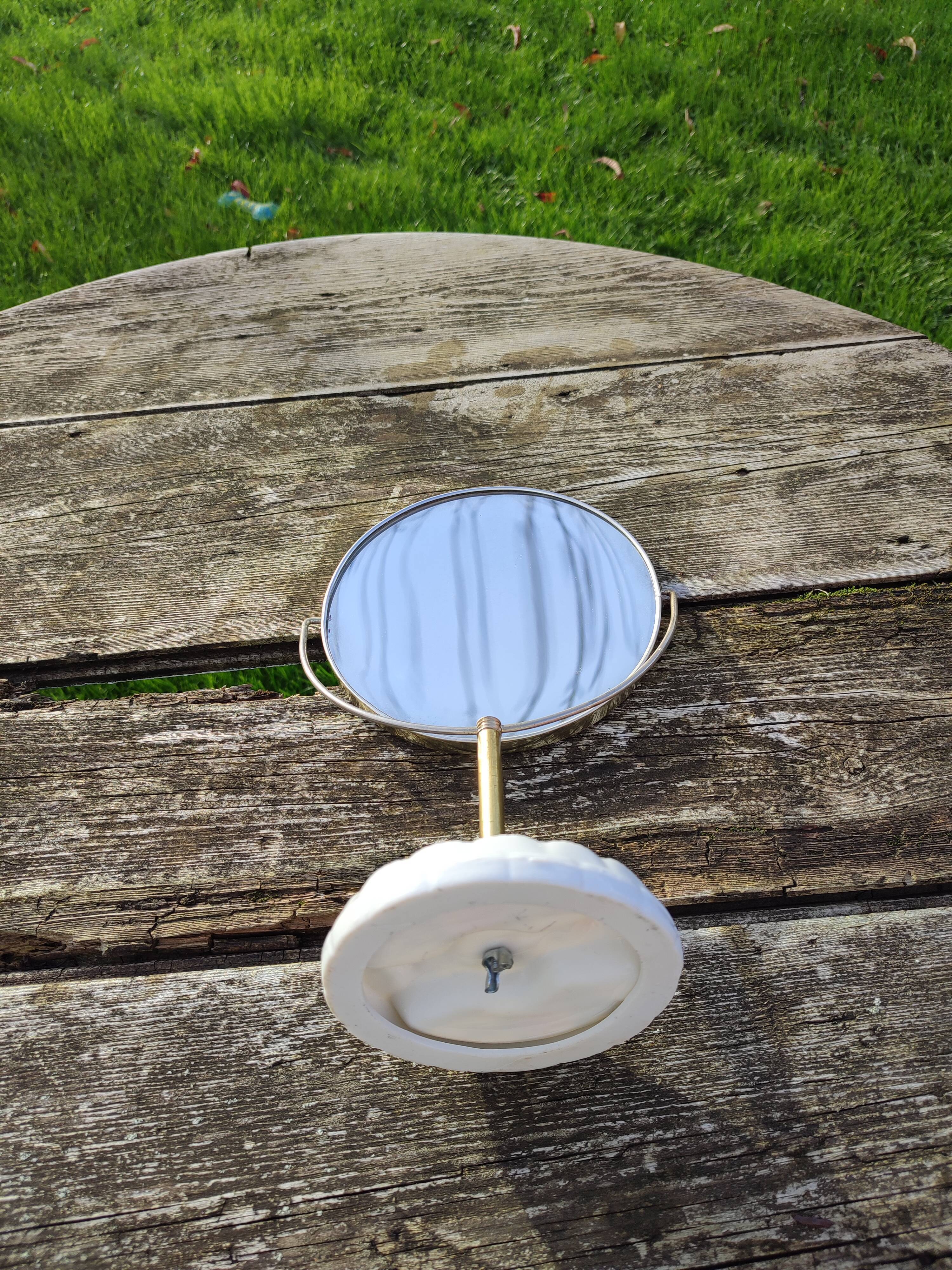 Round mirror on pedestal 18x31cm