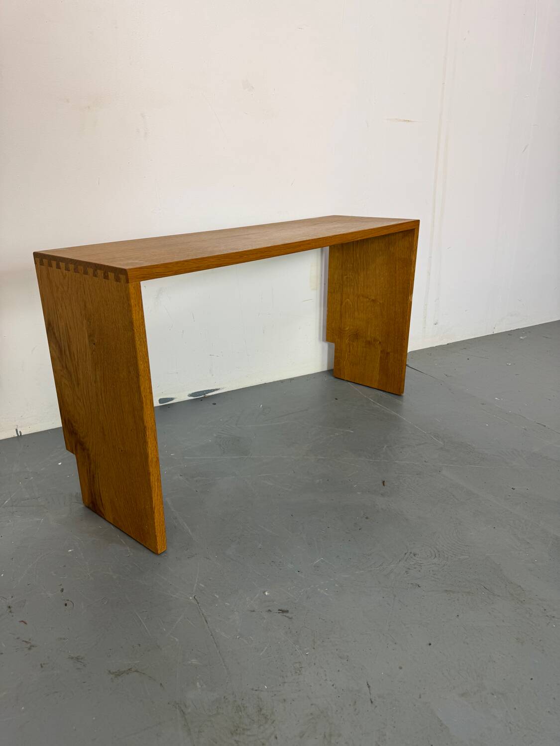 Magnifique banc d'entrée minimaliste en bois, de belle facture, années 1970