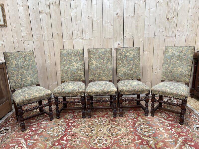 Série de 5 chaises de style Louis XIII