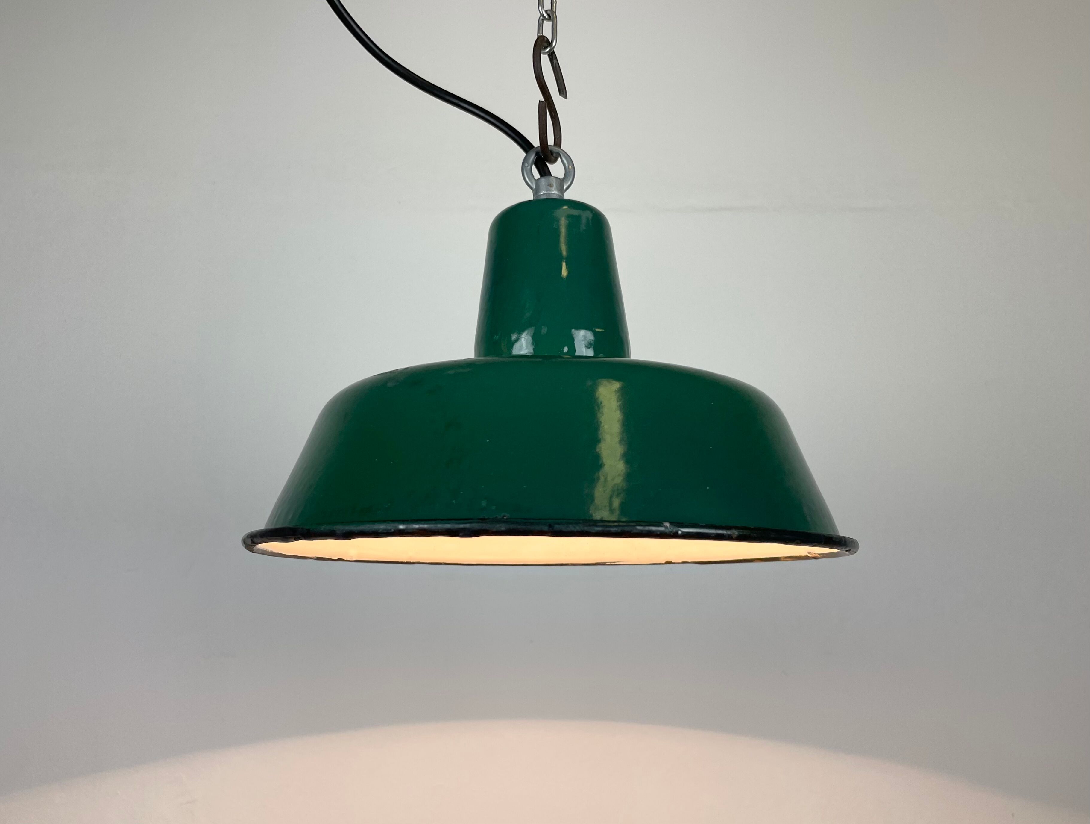 Industrial green enamel pendant lamp, 1960s