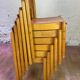 Suite de 6 chaises en bois vintage empilables