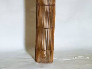 Lampadaire en rotin du milieu du siècle, dans le style de Louis Sognot
