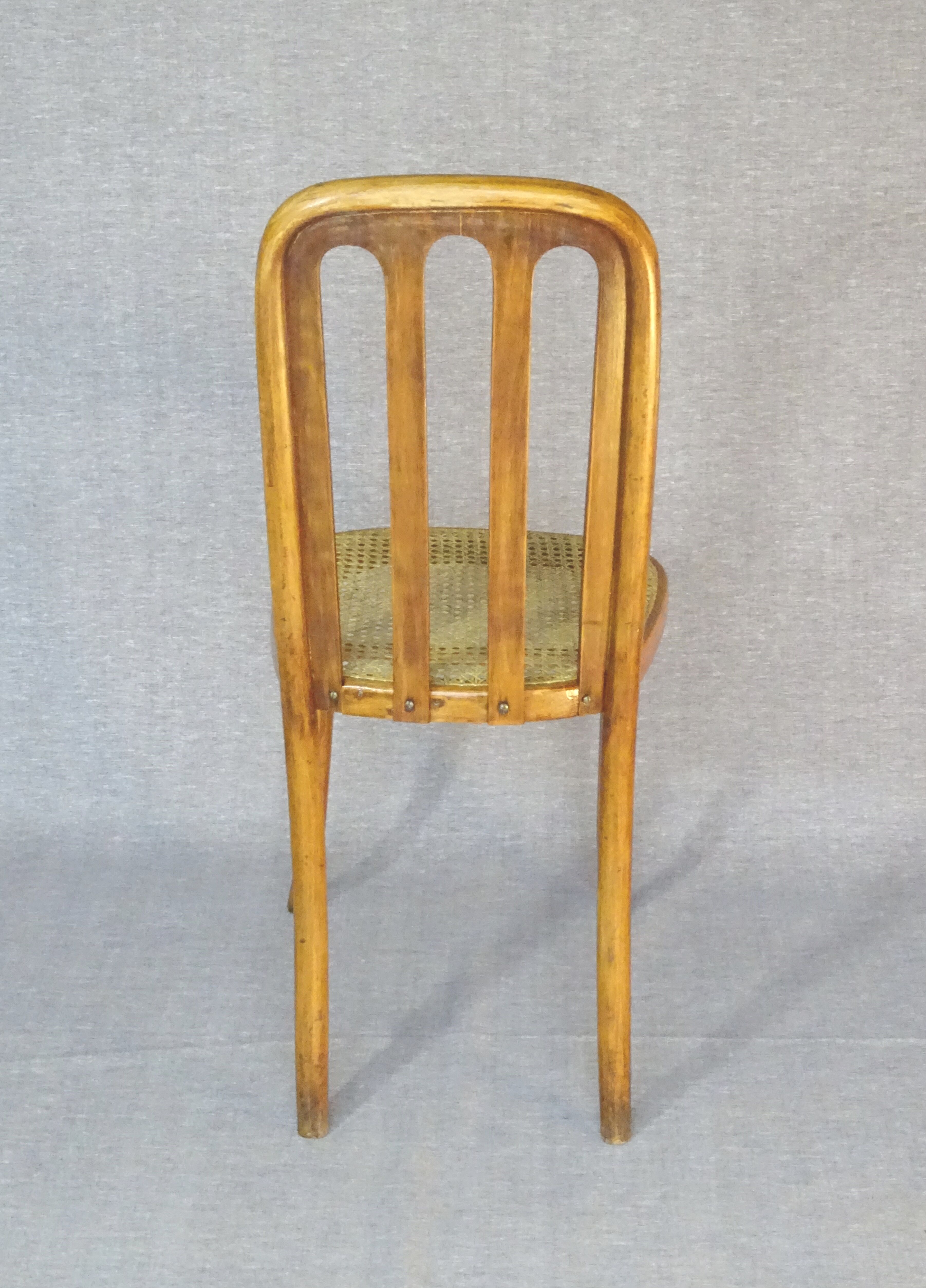 Chair Thonet N °391 XV of 1925 canned, walnut shade