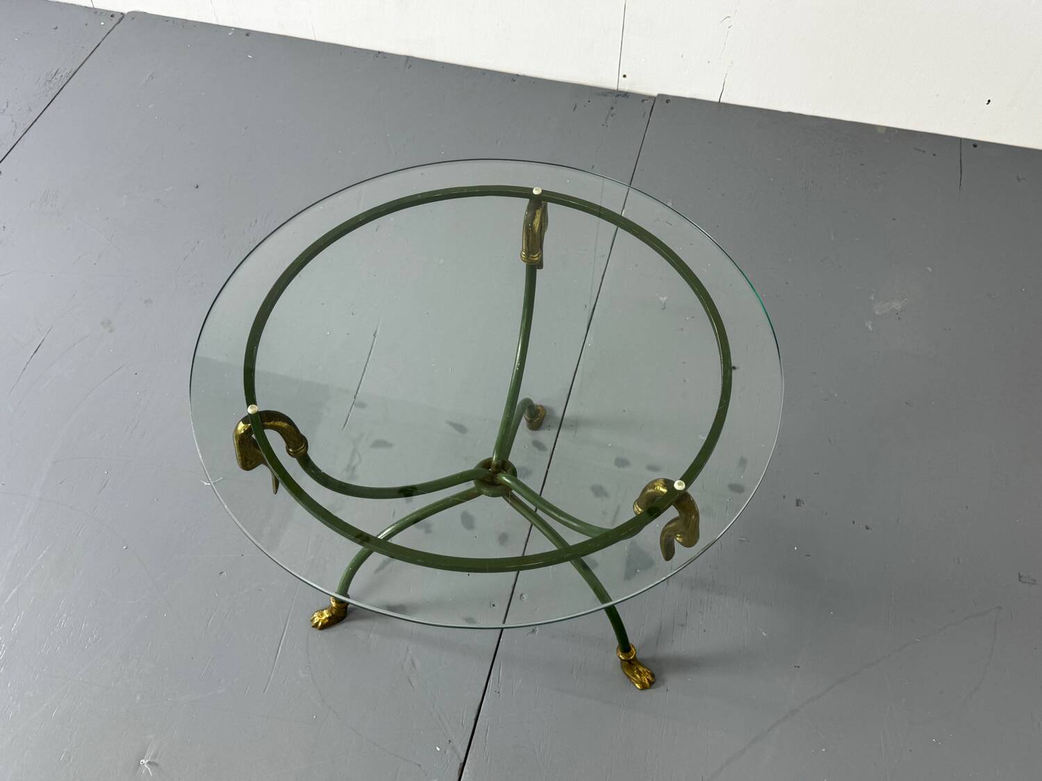 Table d'appoint "cygne" en acier et laiton par Maison Jansen, années 1970