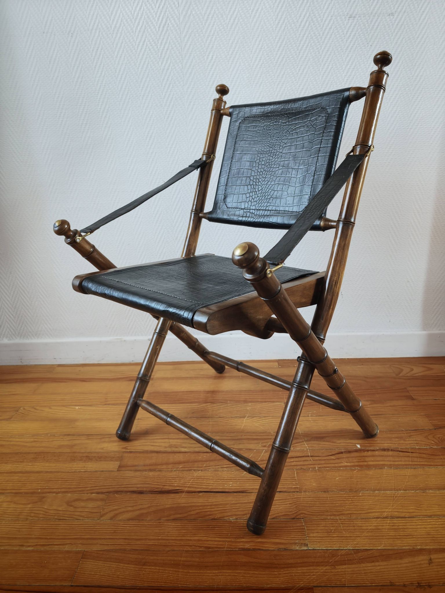 Paire de chaises pliantes safari  en cuir 1970-80