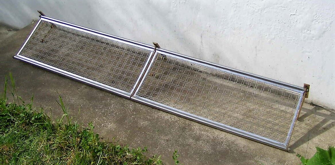 Shelf train luggage rack