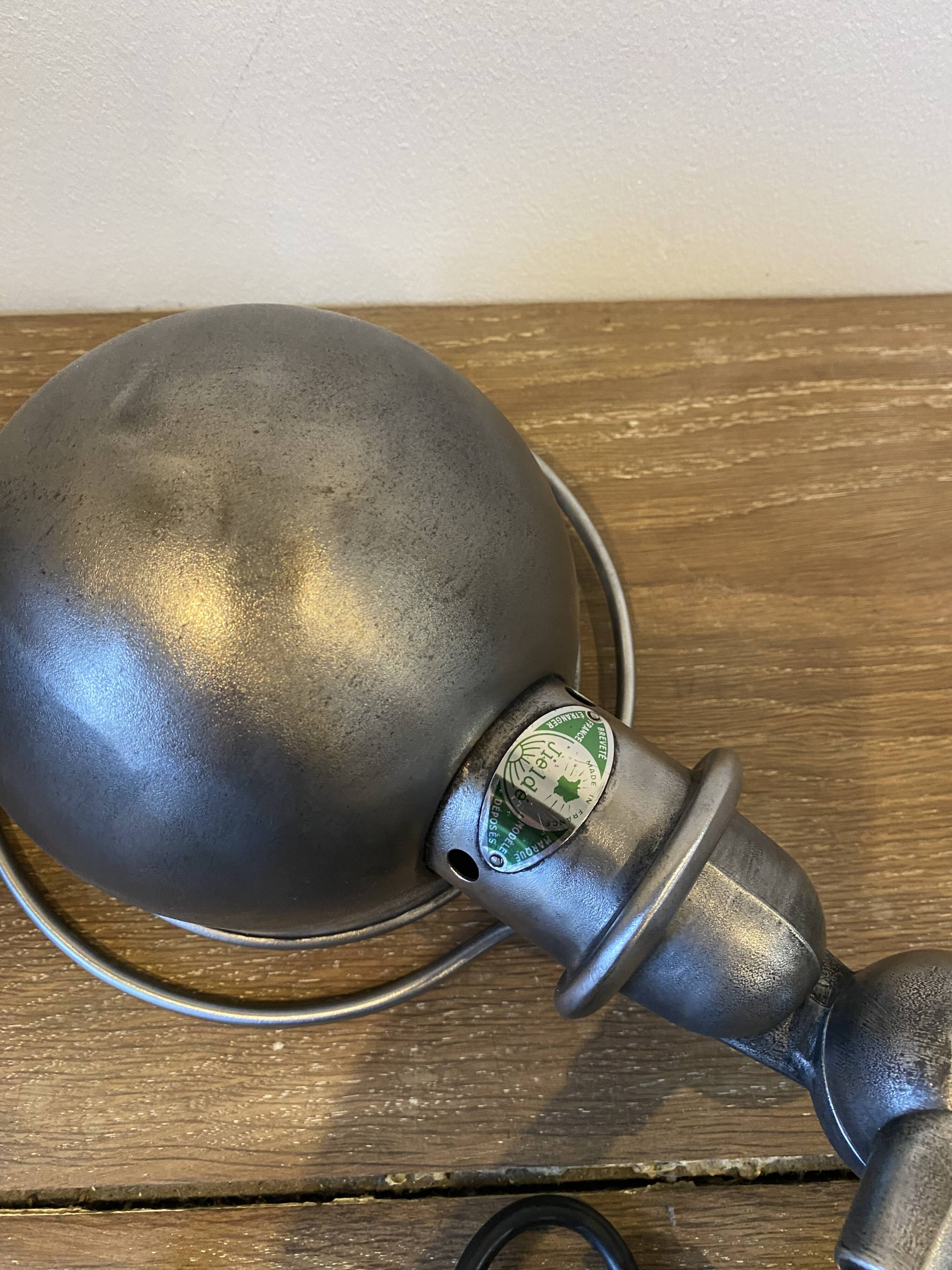 Jieldé desk lamp with 2 arms of 40cm and 25cm with a clamp base.