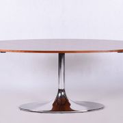Table ovale fonctionnelle en chrome et noyer de Kovona, République tchèque, années 1960.