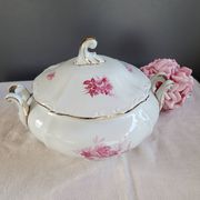 Soup tureen, sauce boat and serving dishes