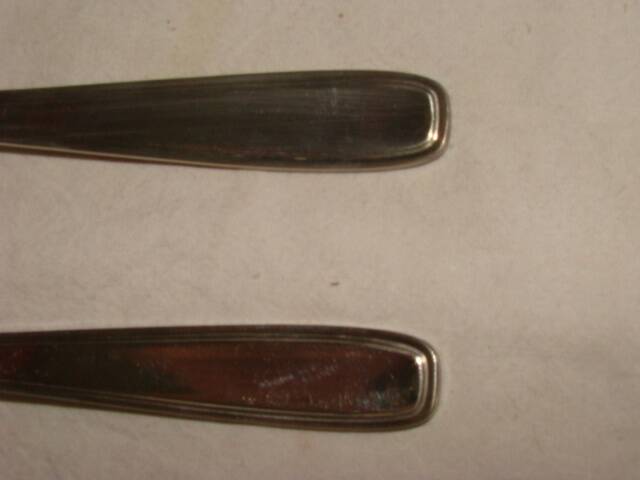 Couverts de table en métal argenté avec écrin