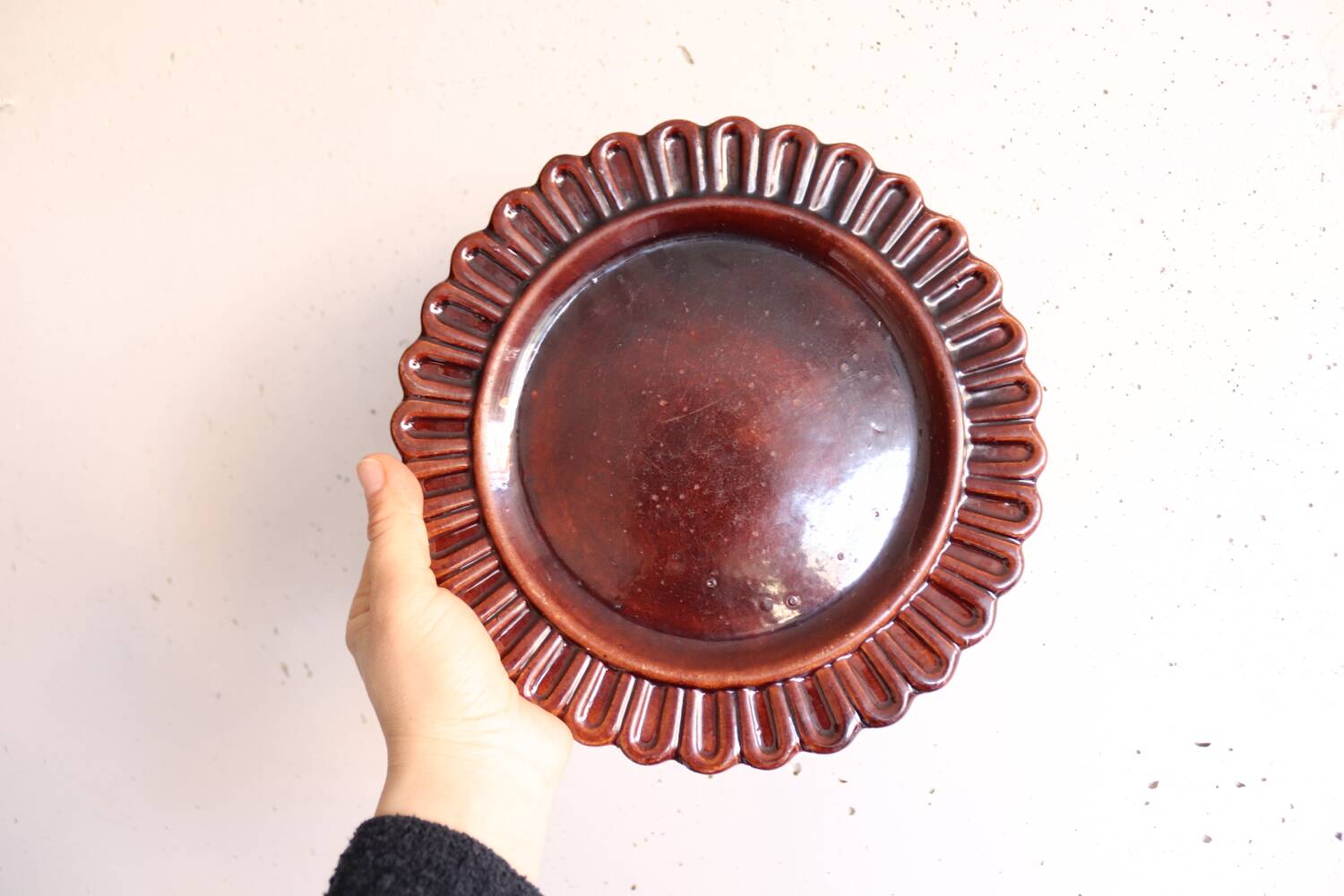 "Marguerite" plate in glazed ceramic