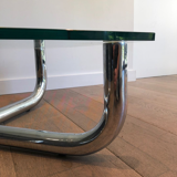 Table basse chromée à plateau de verre