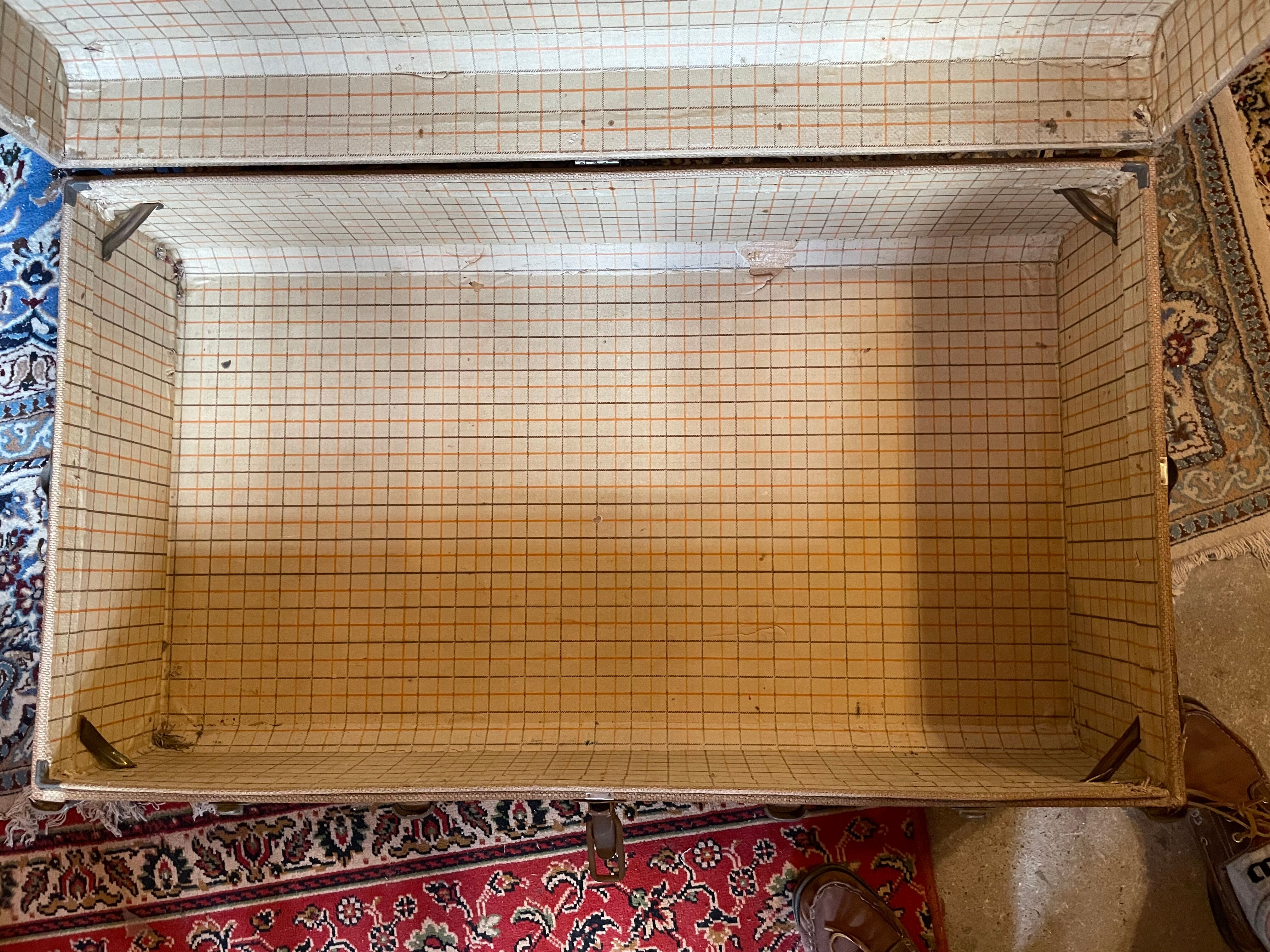 Old flat trunk totally covered with jute and wooden sleepers