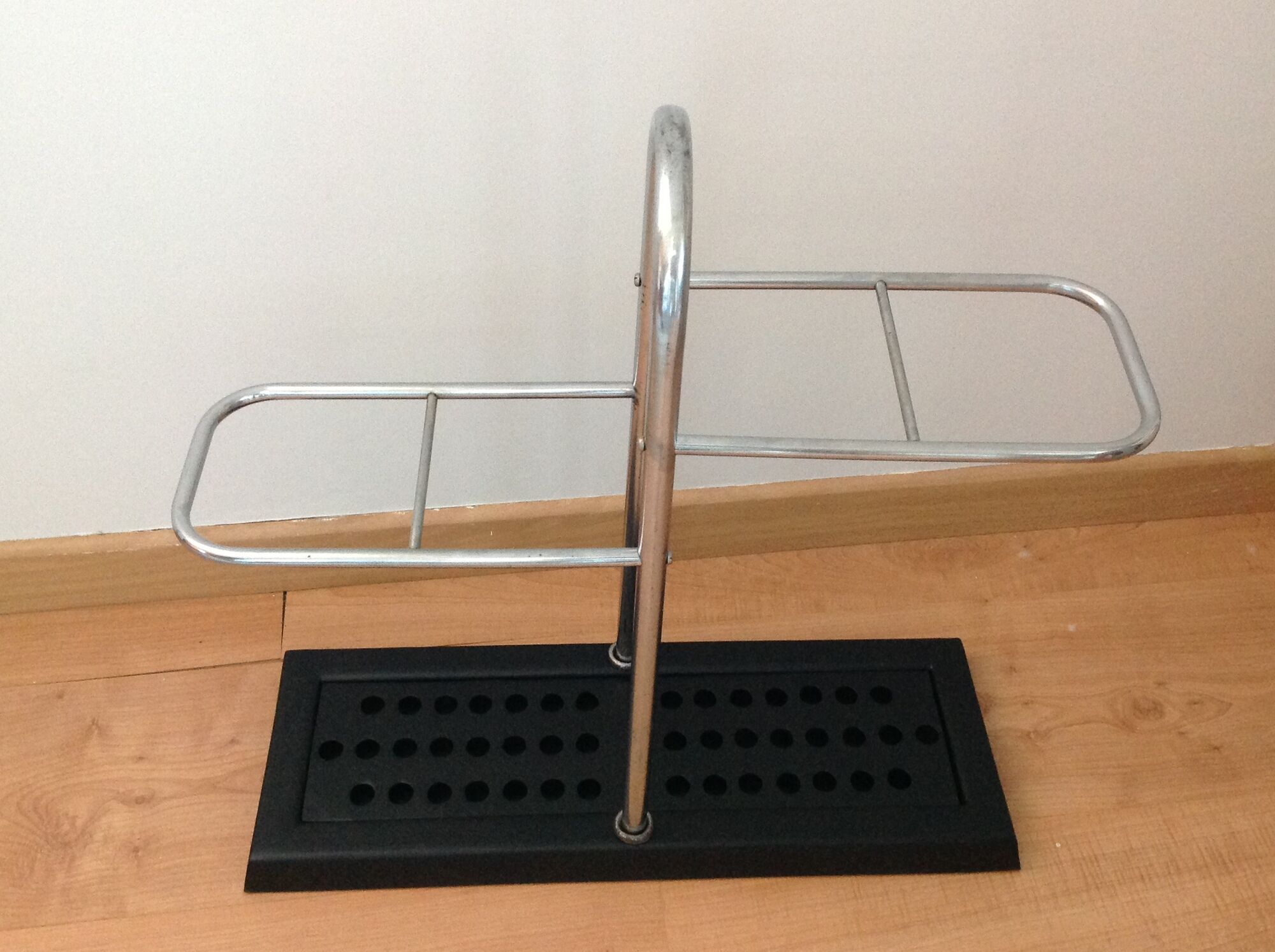 Chrome plated metal umbrella holder and black base 60/70 years
