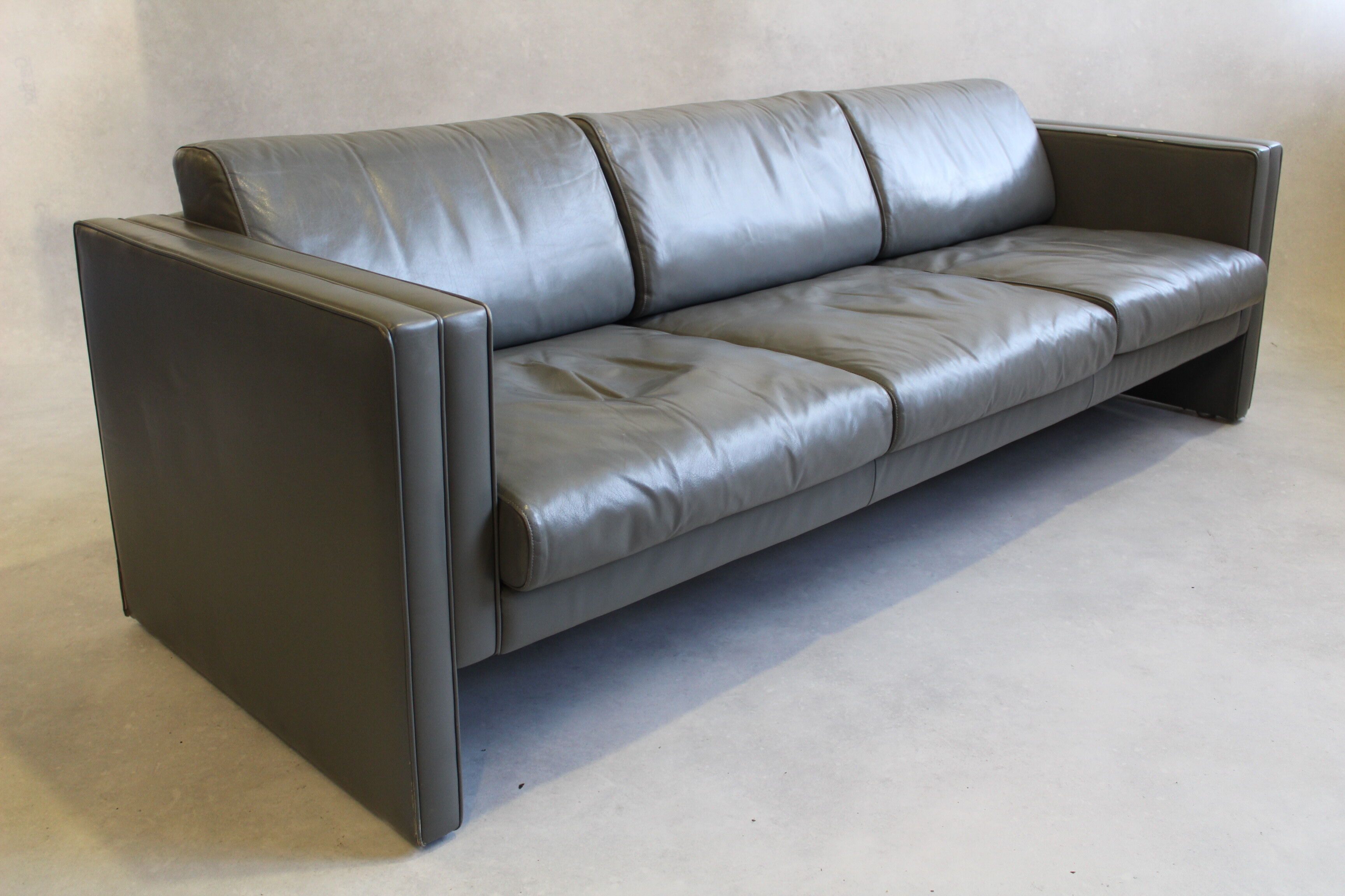 Gray leather sofa Walter Knoll, design Jürgen Lange