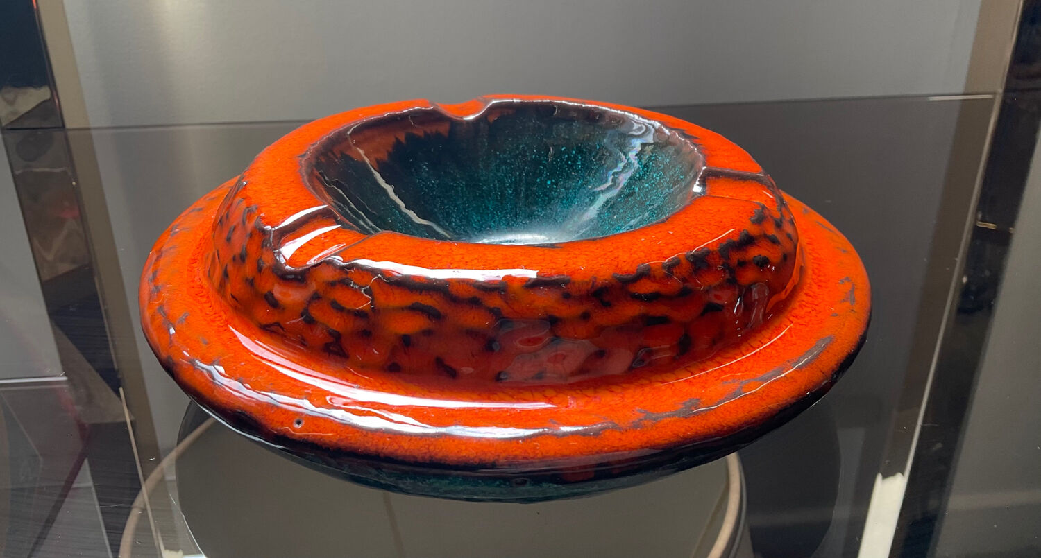 Empty vintage ceramic pocket 70s