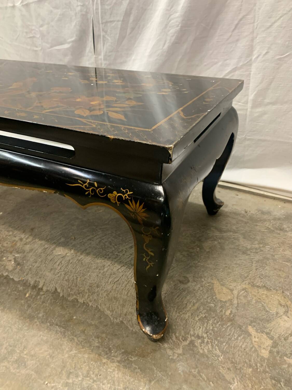 Vintage Japanese-style coffee table in painted lacquered wood