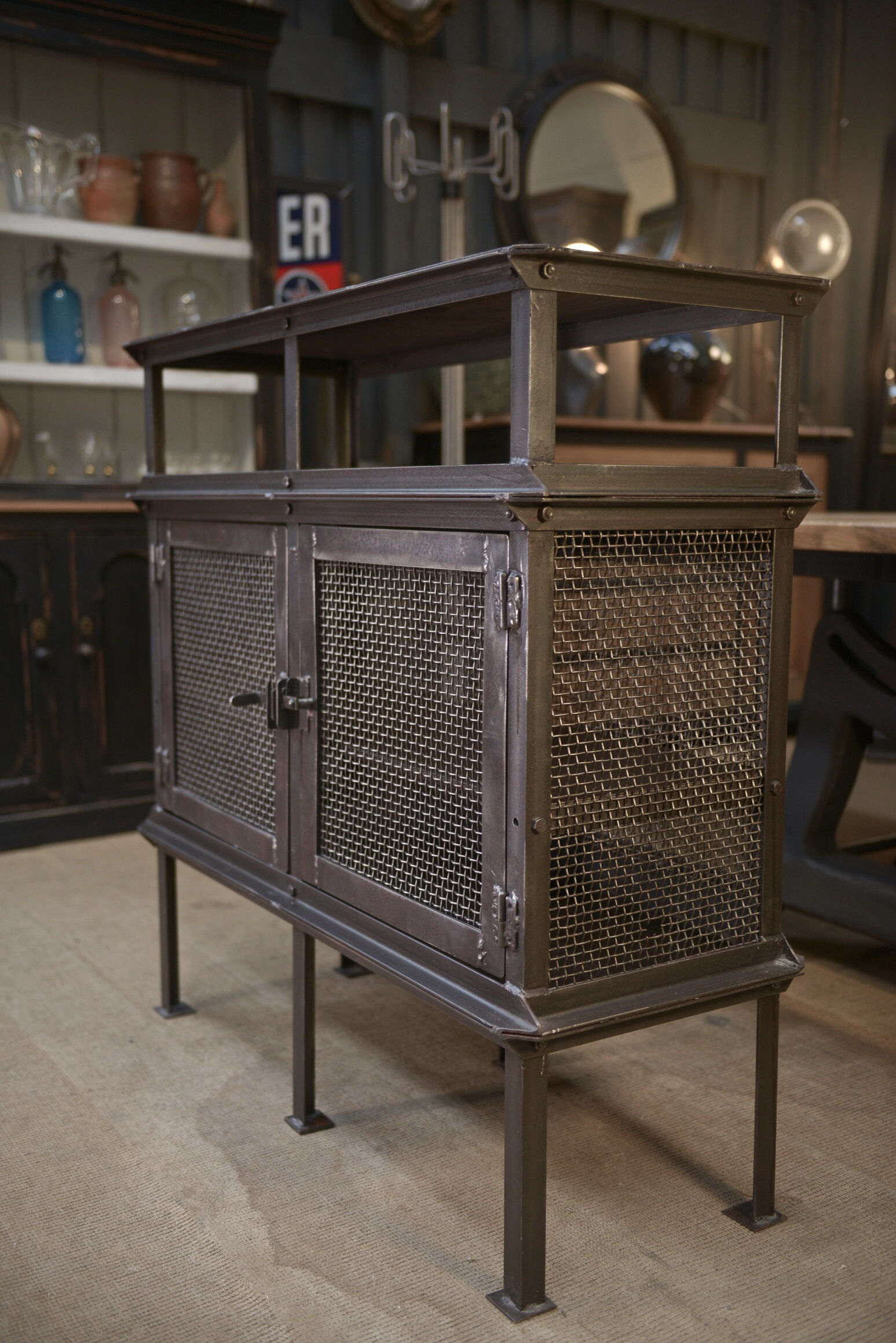 Metal mesh furniture SNCF 1940