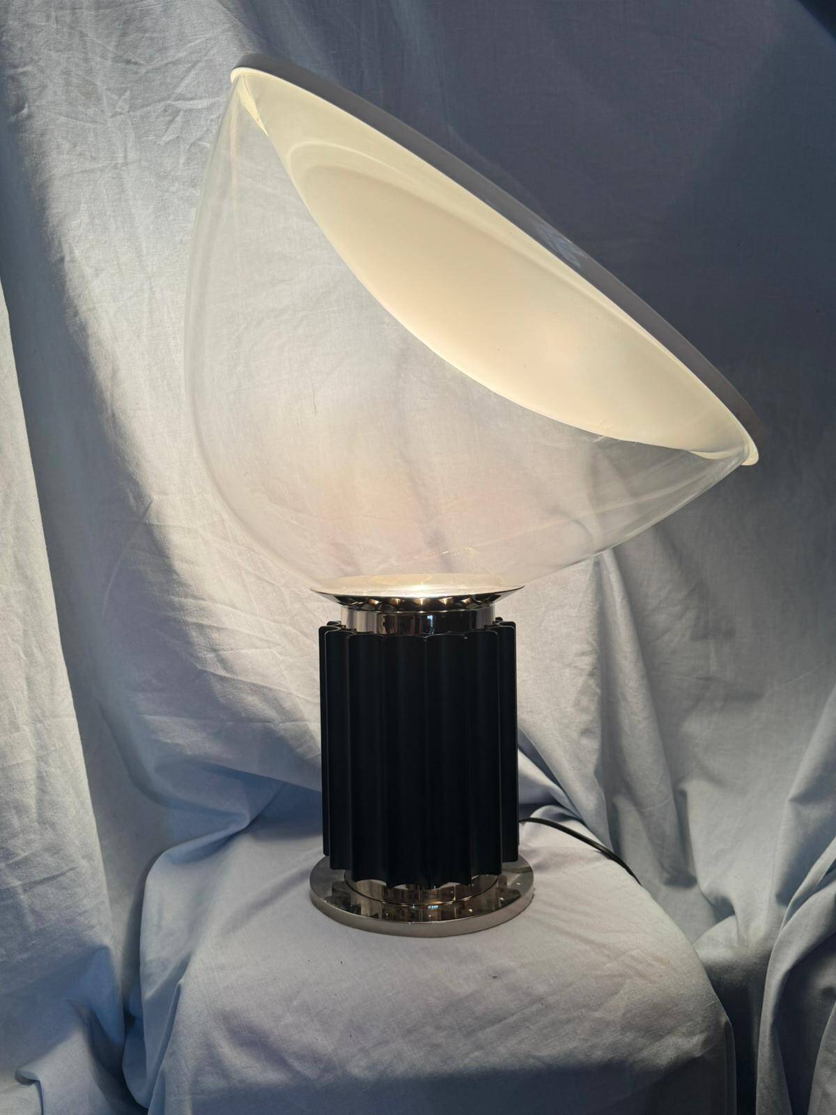 Lampe taccia - flos | design achille & pier giacomo castiglioni