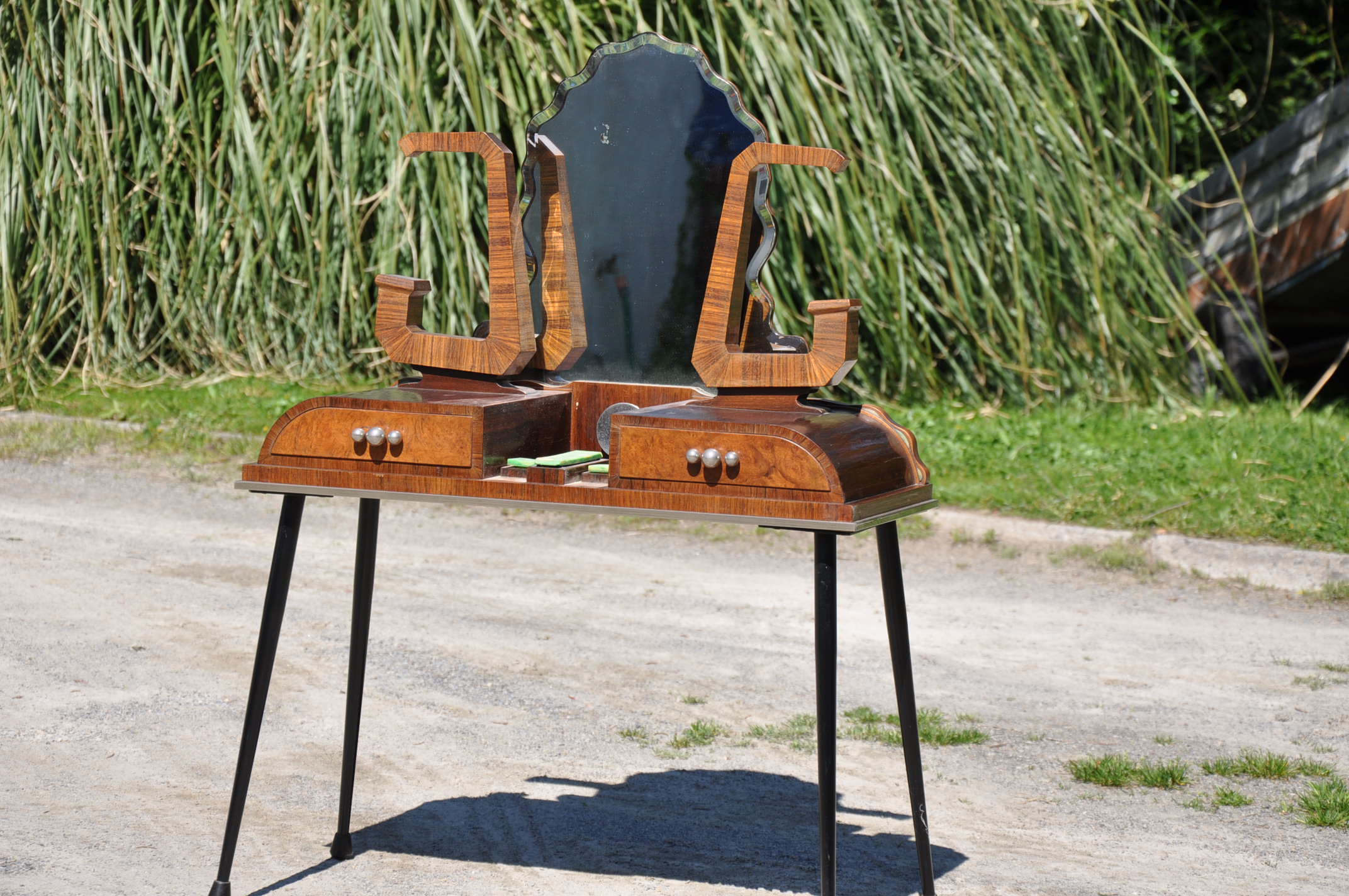 Child dressing table