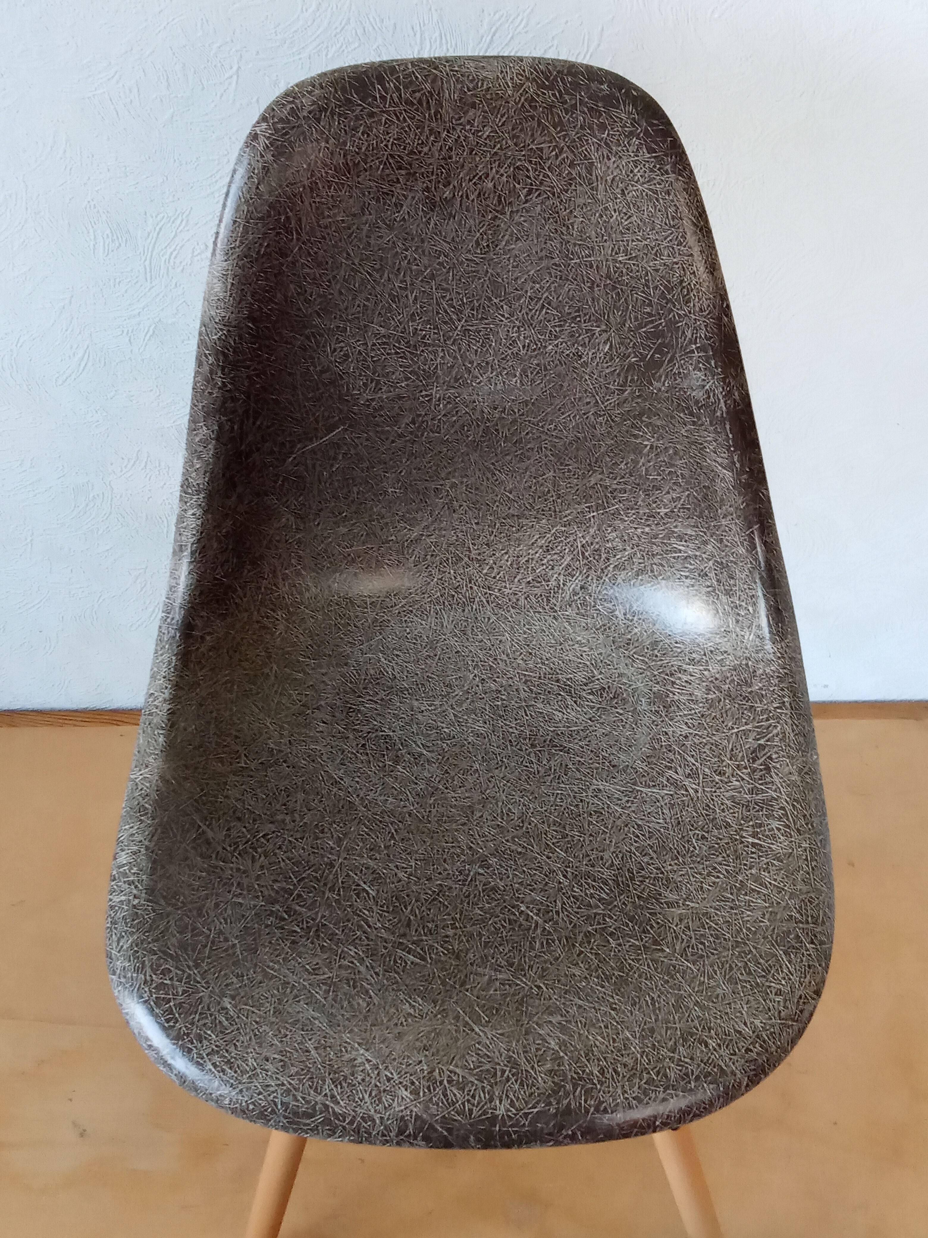 Eames DSW Fiberglass Chair