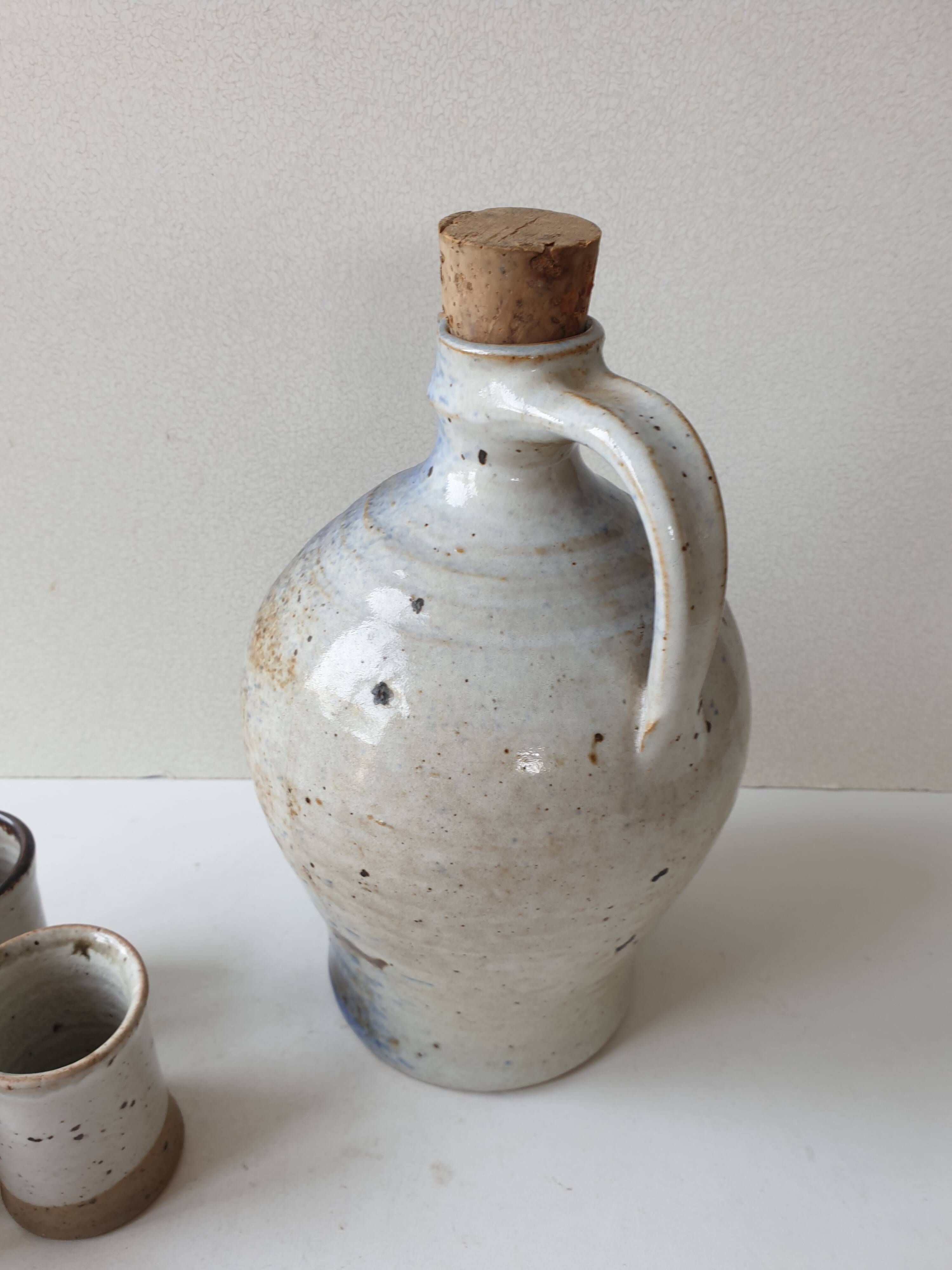 Set of liqueur bottle + 6 stoneware cups Signed Albert Breton Vézelay