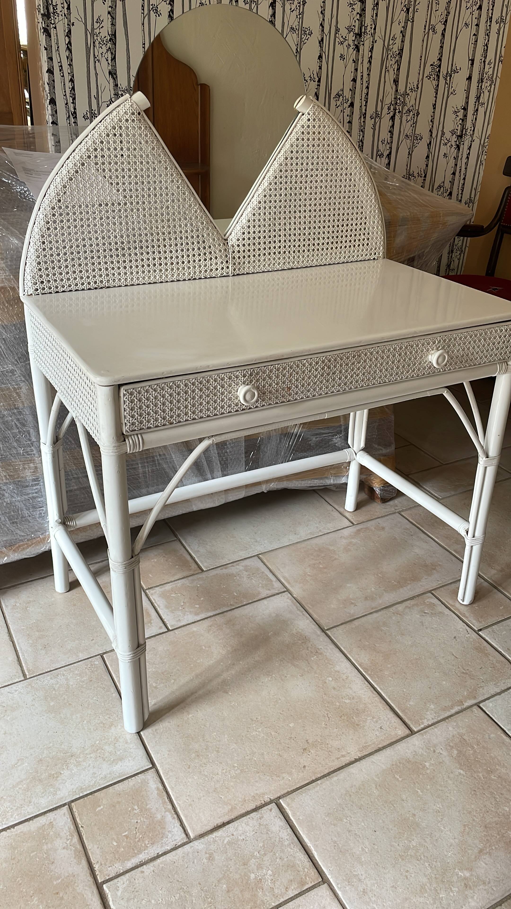 Coiffeuse en rotin blanc