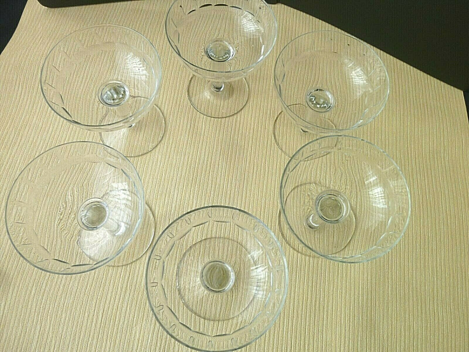 Set of 6 pretty champagne glasses made of grinded glass