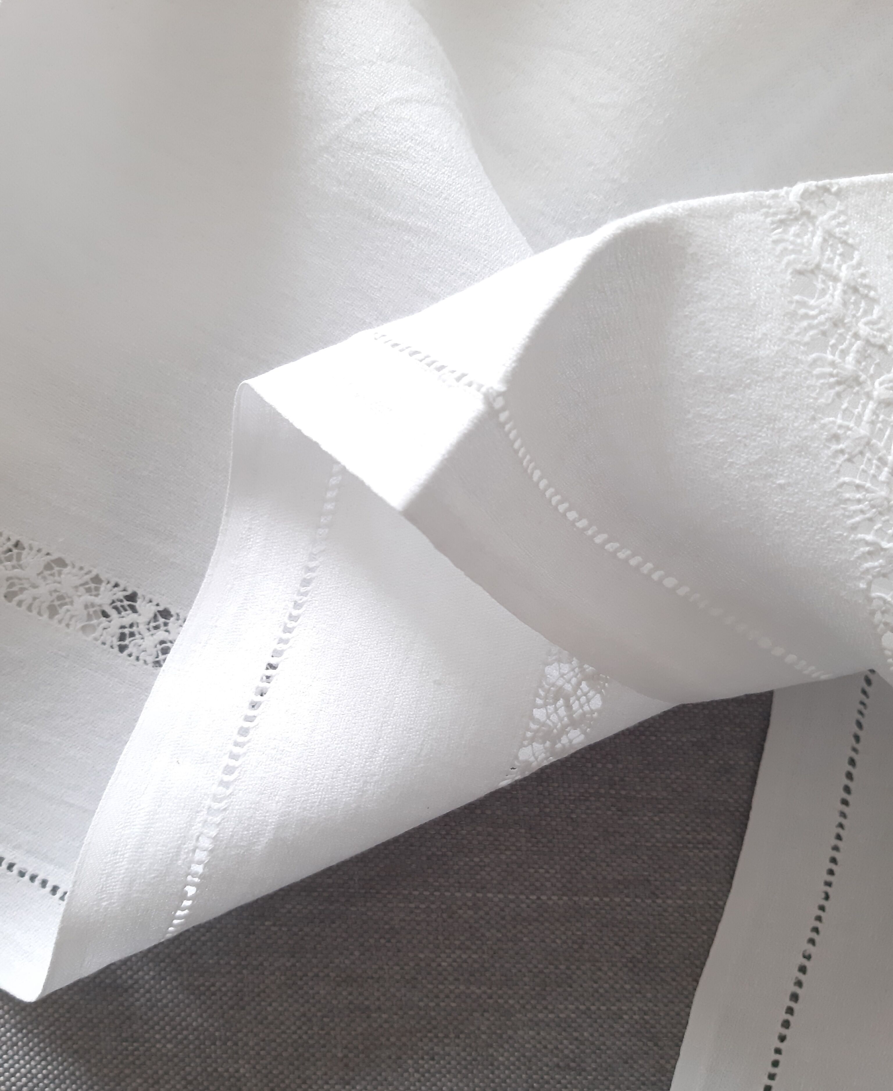 Embroidered tablecloth BC