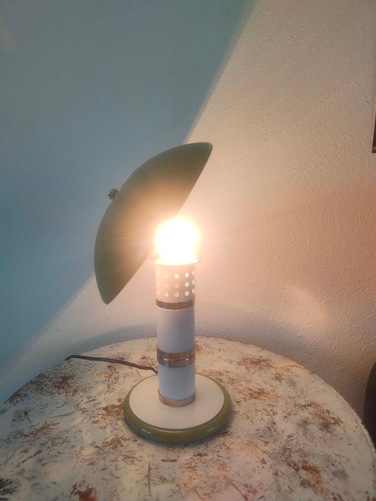 Olive green vintage lamp from the 1980s.